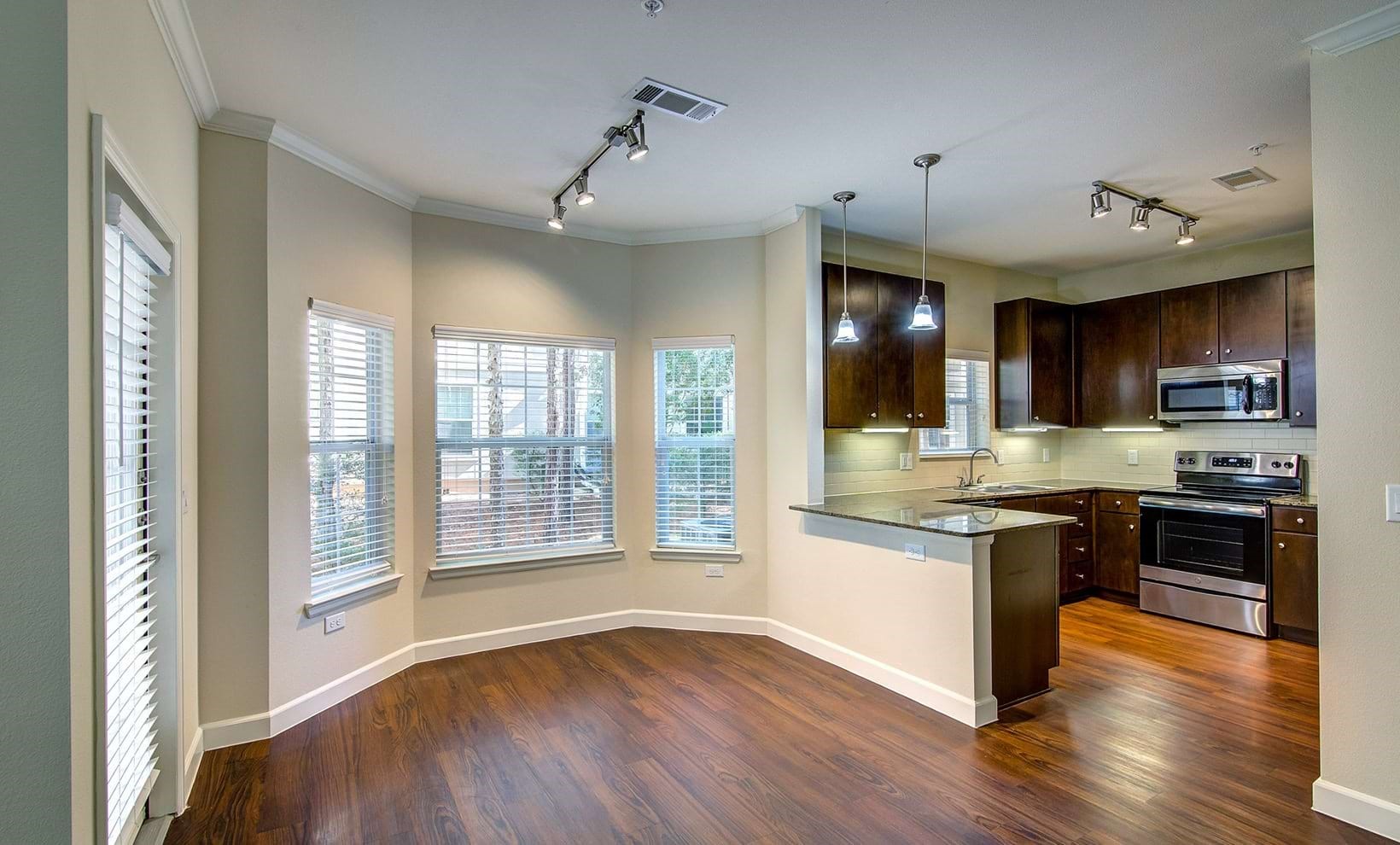 2951 N Loop 336 W 325 Property Photo 7