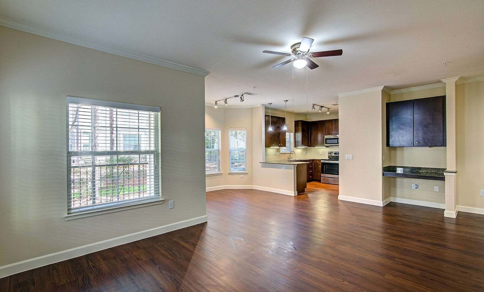2951 N Loop 336 W 325 Property Photo 8
