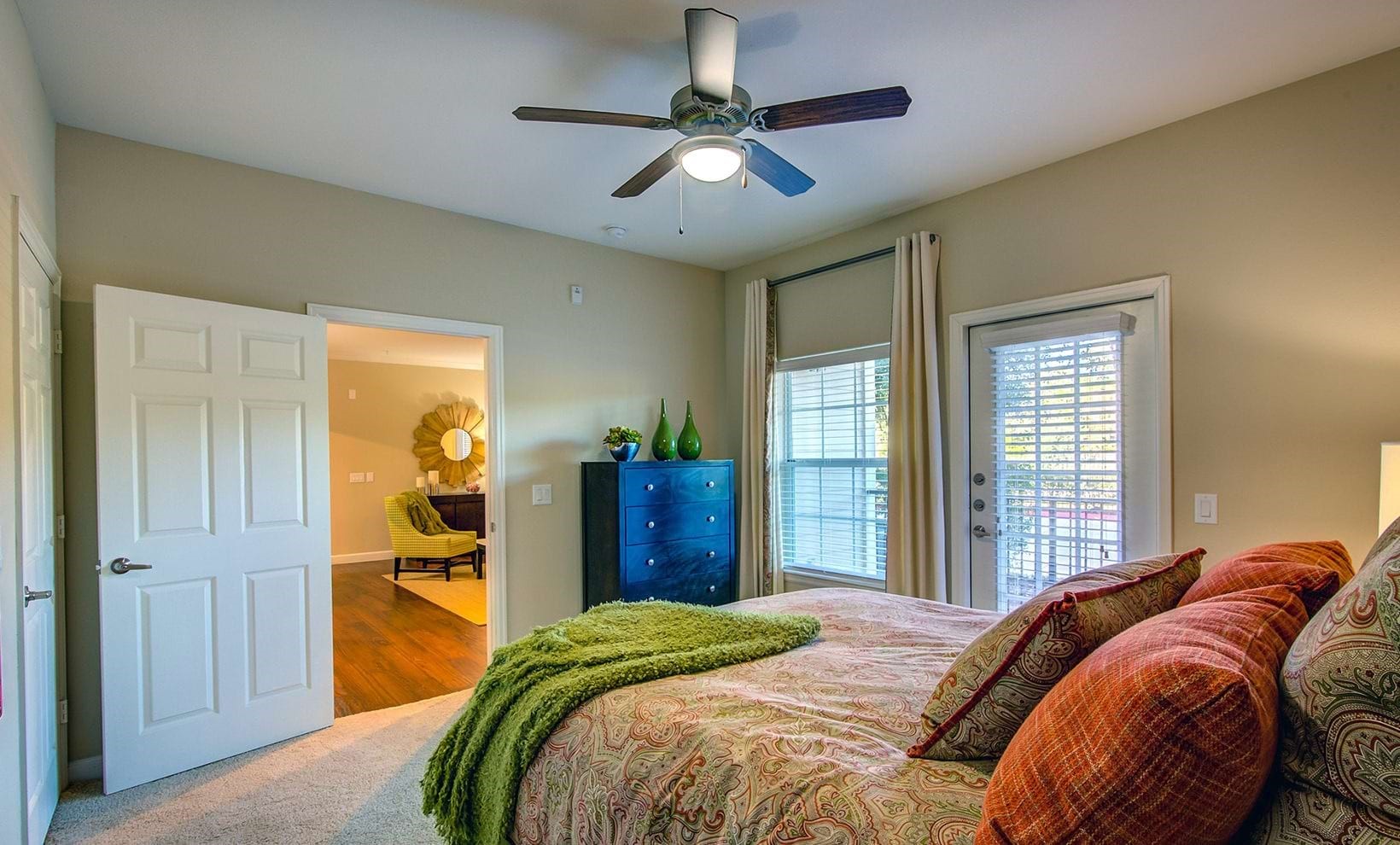 2951 N Loop 336 W 325 Property Photo 14