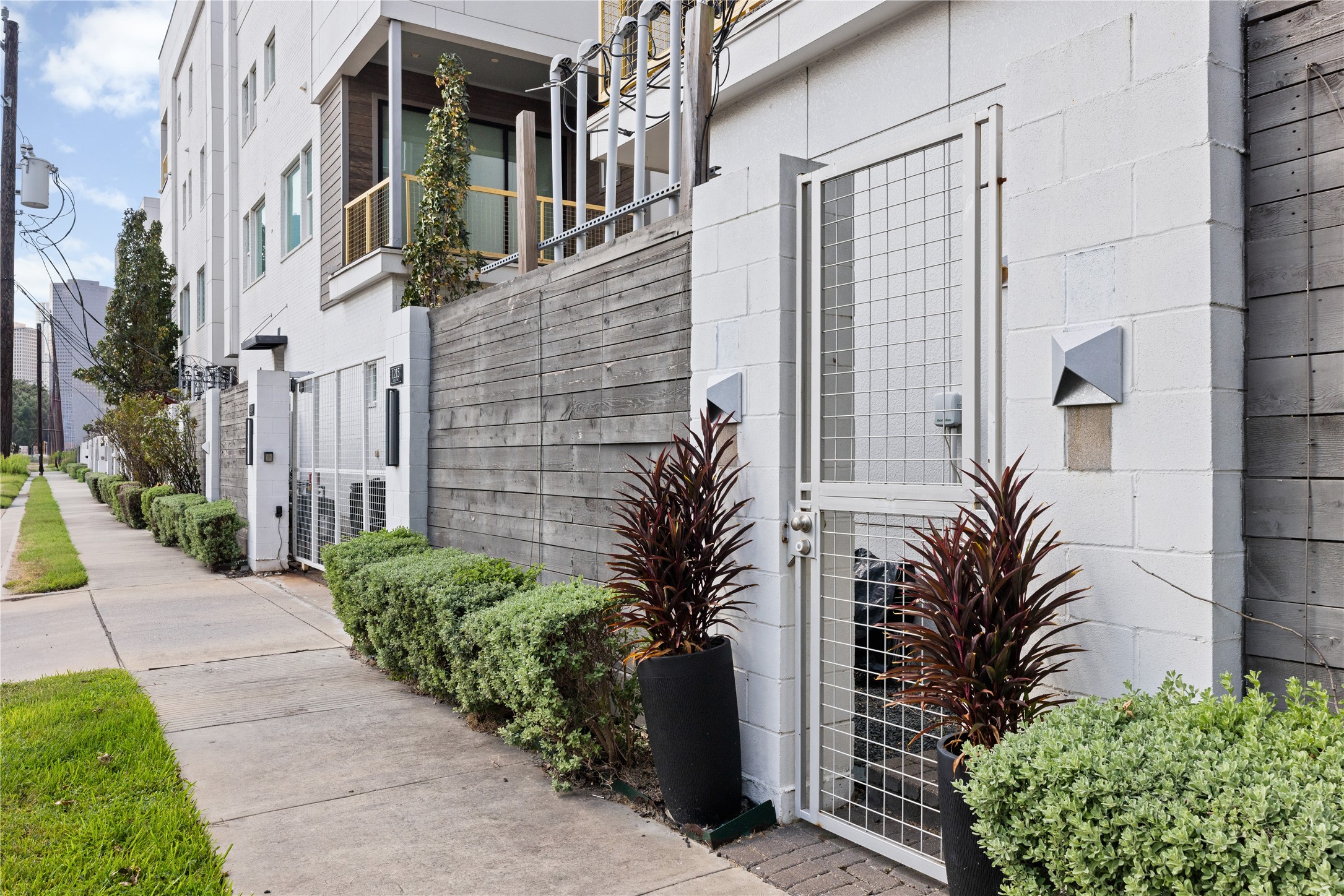 1215 Hickory Street C Property Photo 4