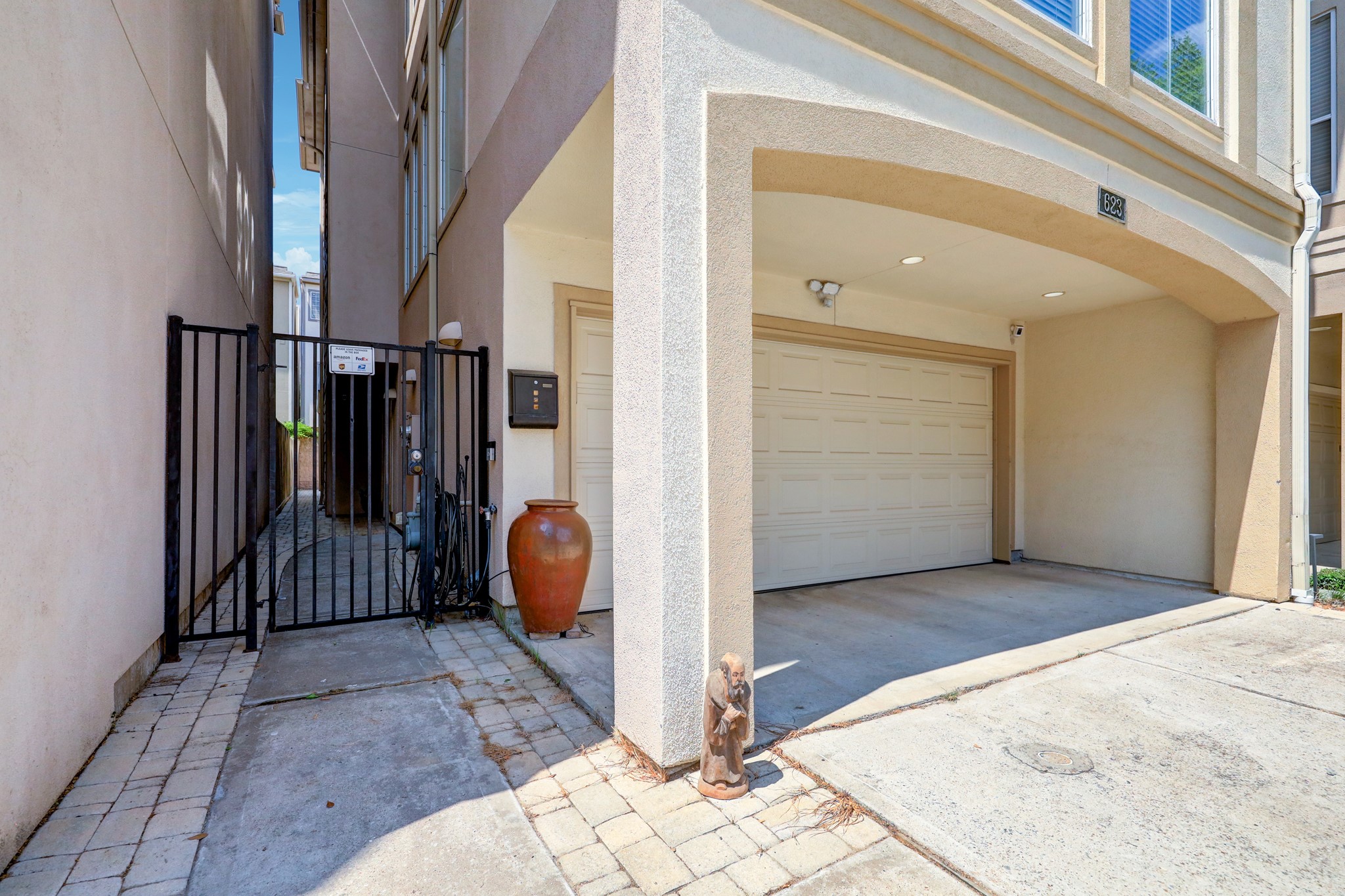 623 Knox Street Property Photo 3