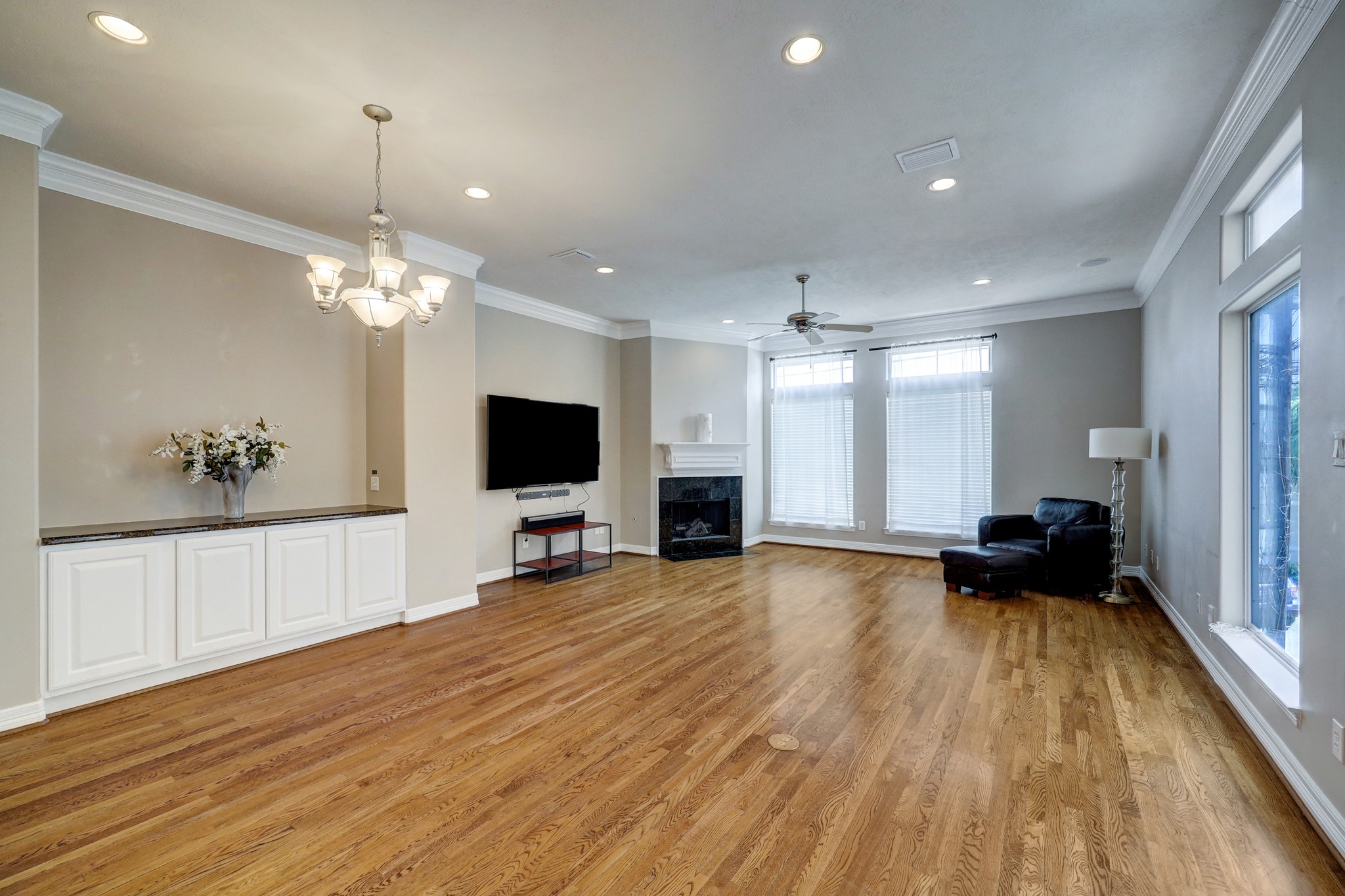 623 Knox Street Property Photo 6