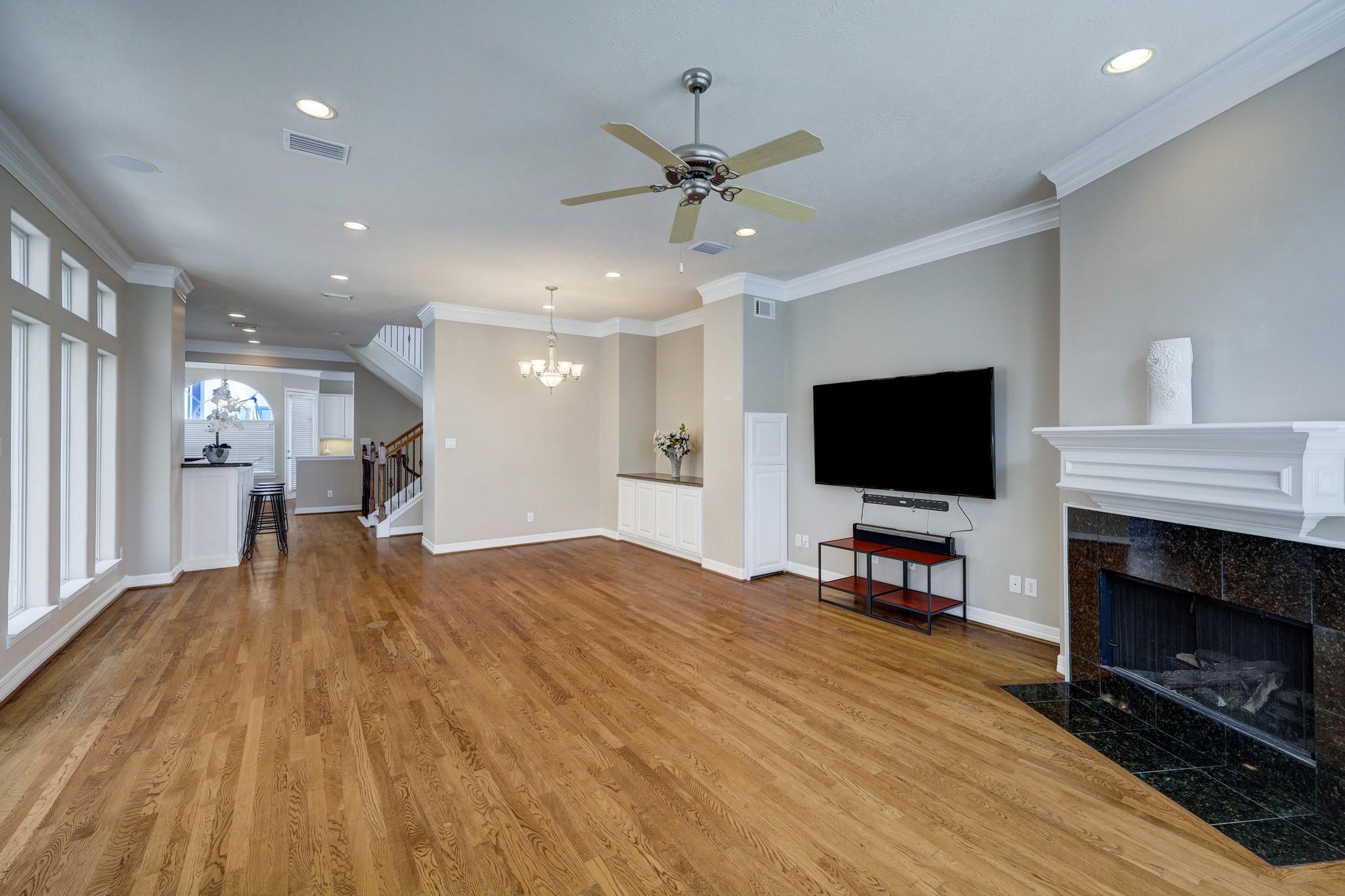 623 Knox Street Property Photo 8
