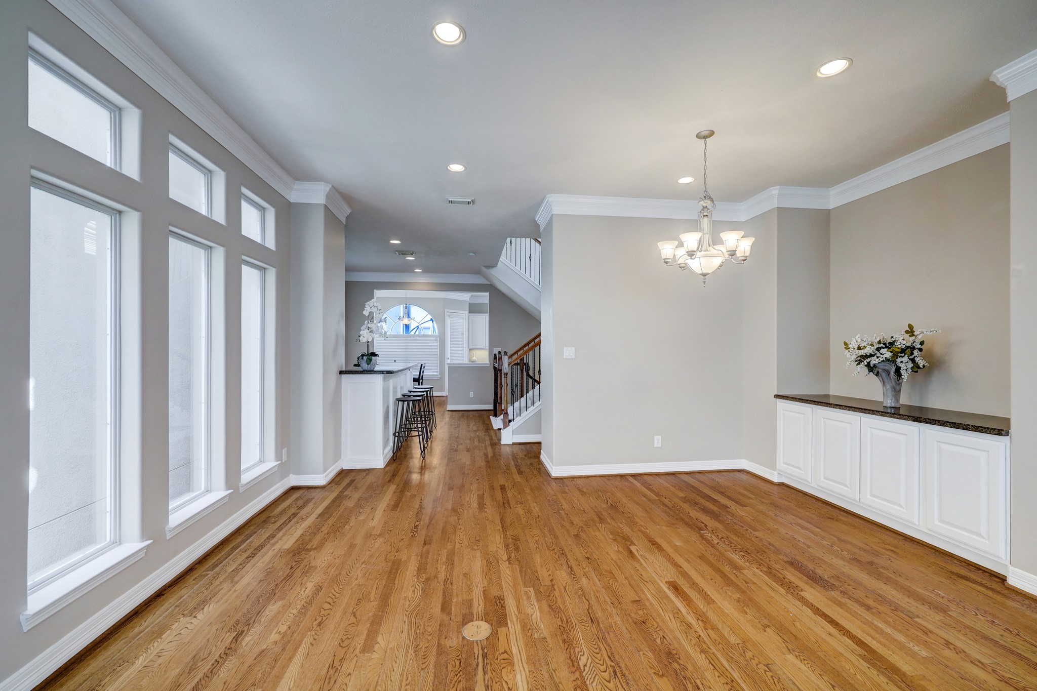 623 Knox Street Property Photo 9