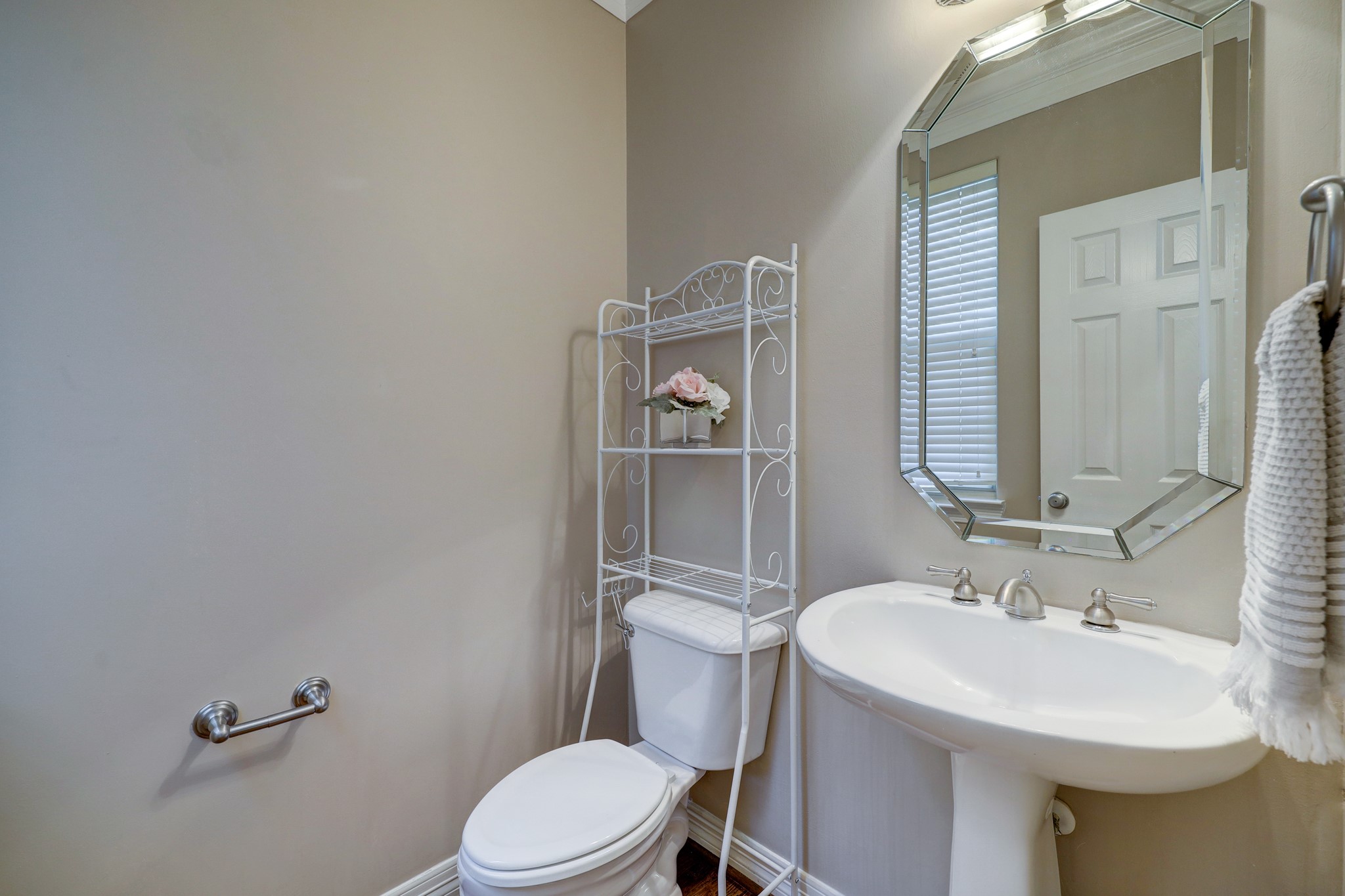 623 Knox Street Property Photo 16
