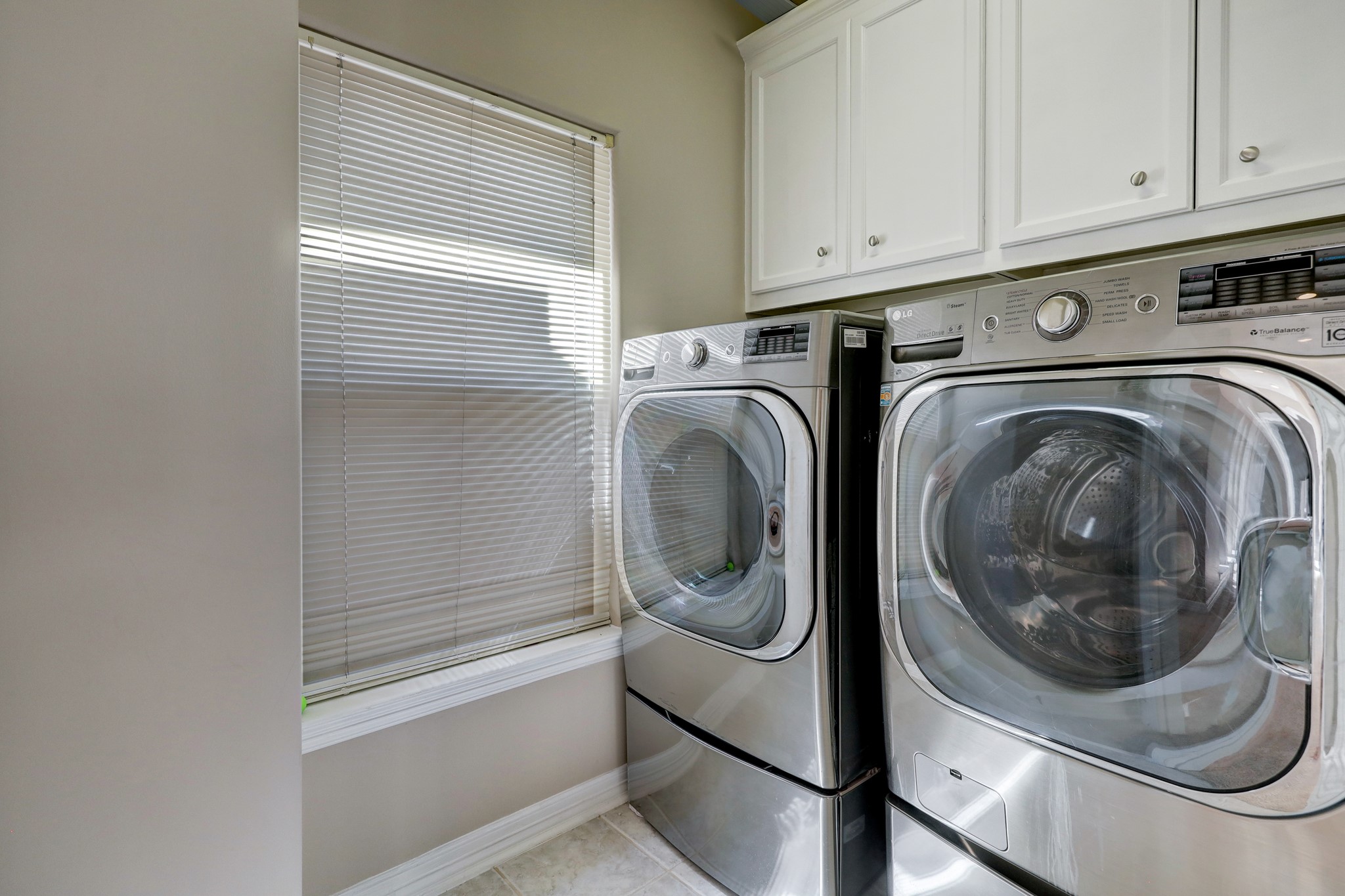 623 Knox Street Property Photo 23