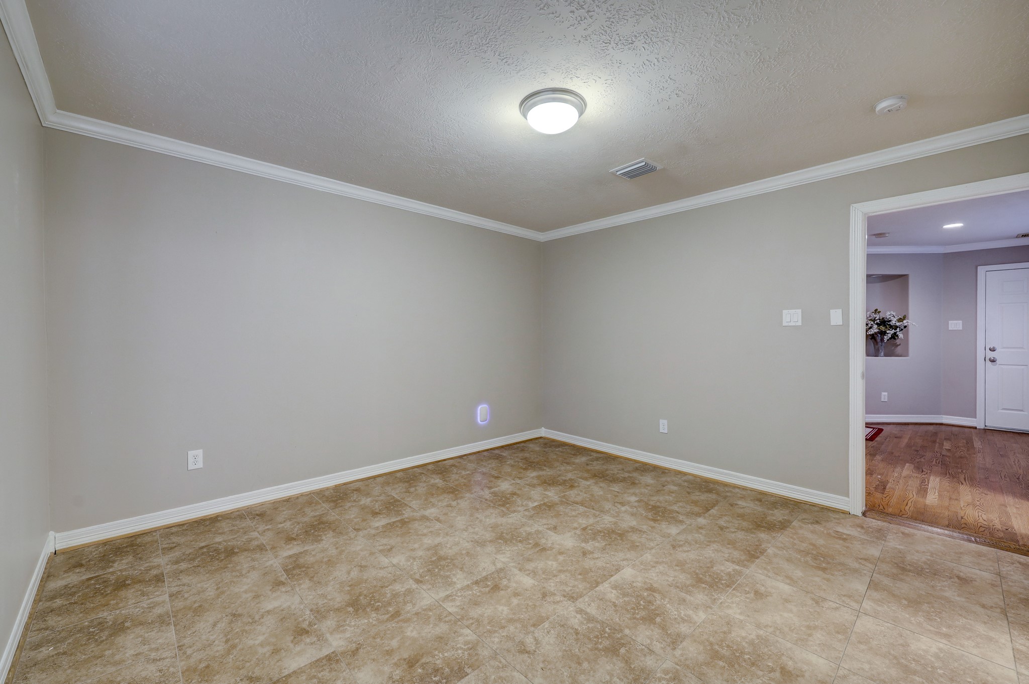 623 Knox Street Property Photo 27