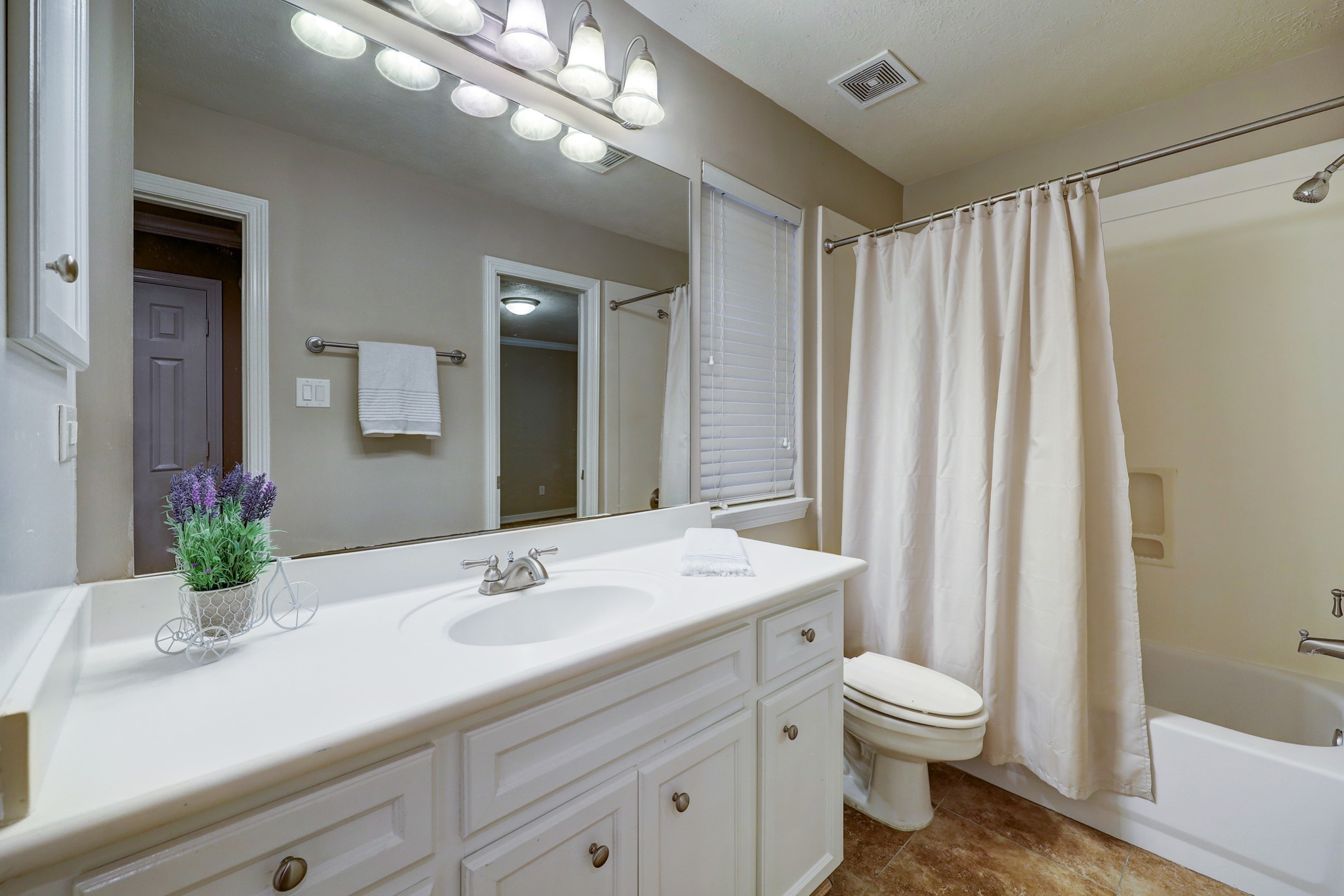 623 Knox Street Property Photo 28