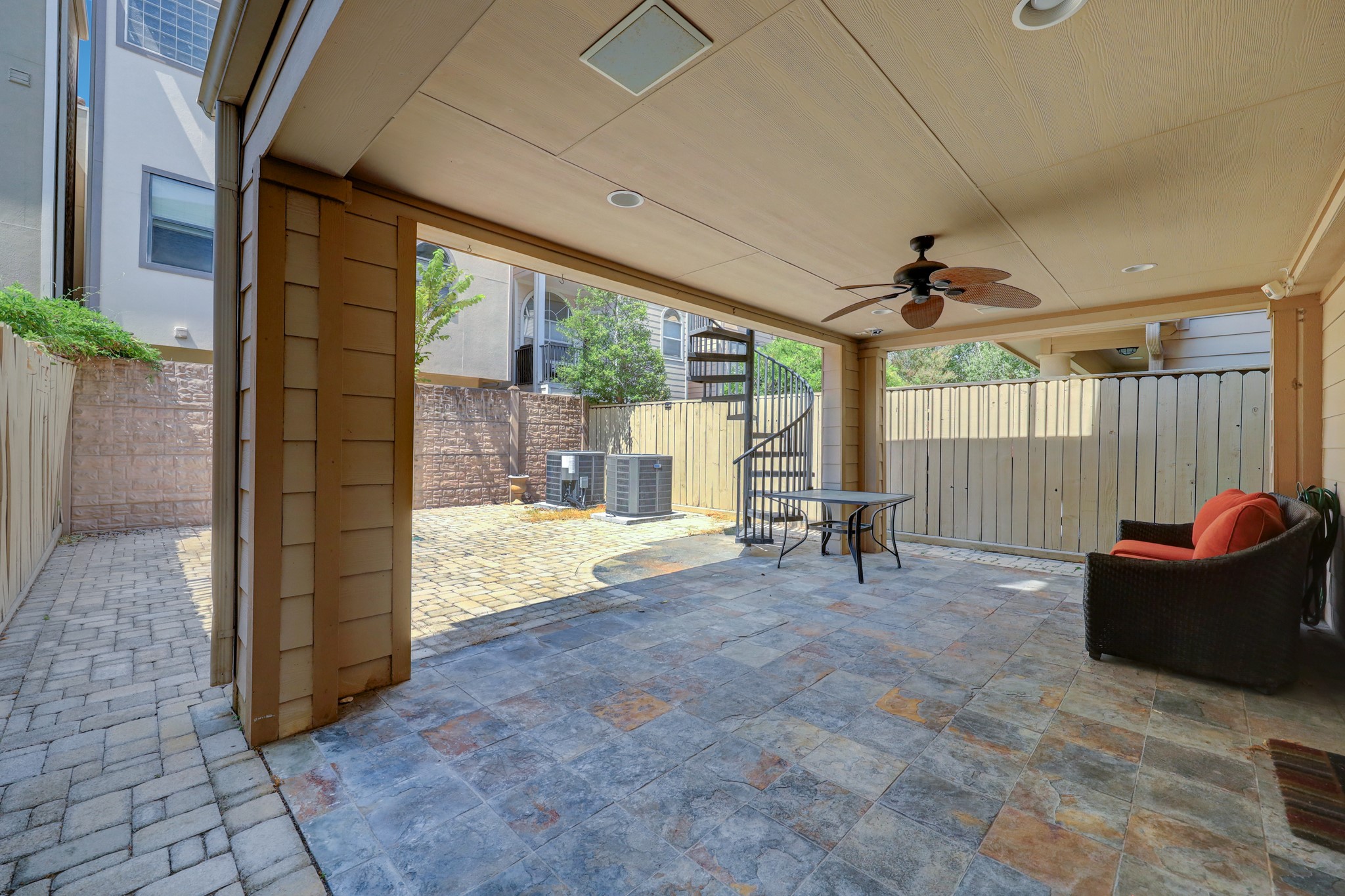 623 Knox Street Property Photo 30