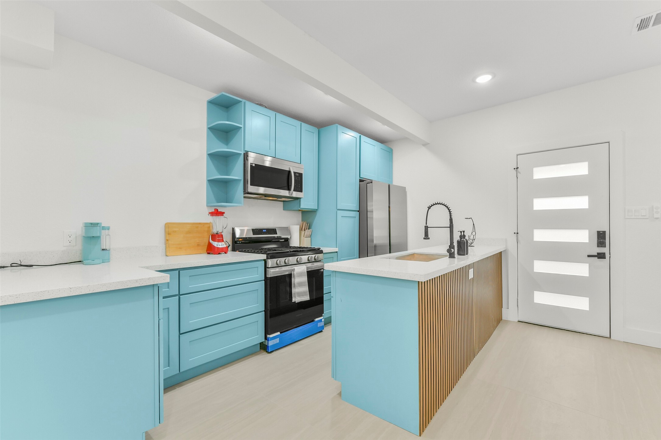 7103 Long Point Road B Property Photo 1