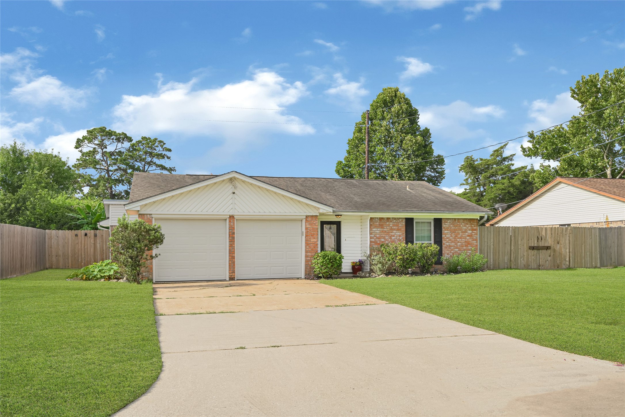 10010 Lost Pine Drive Property Photo 1
