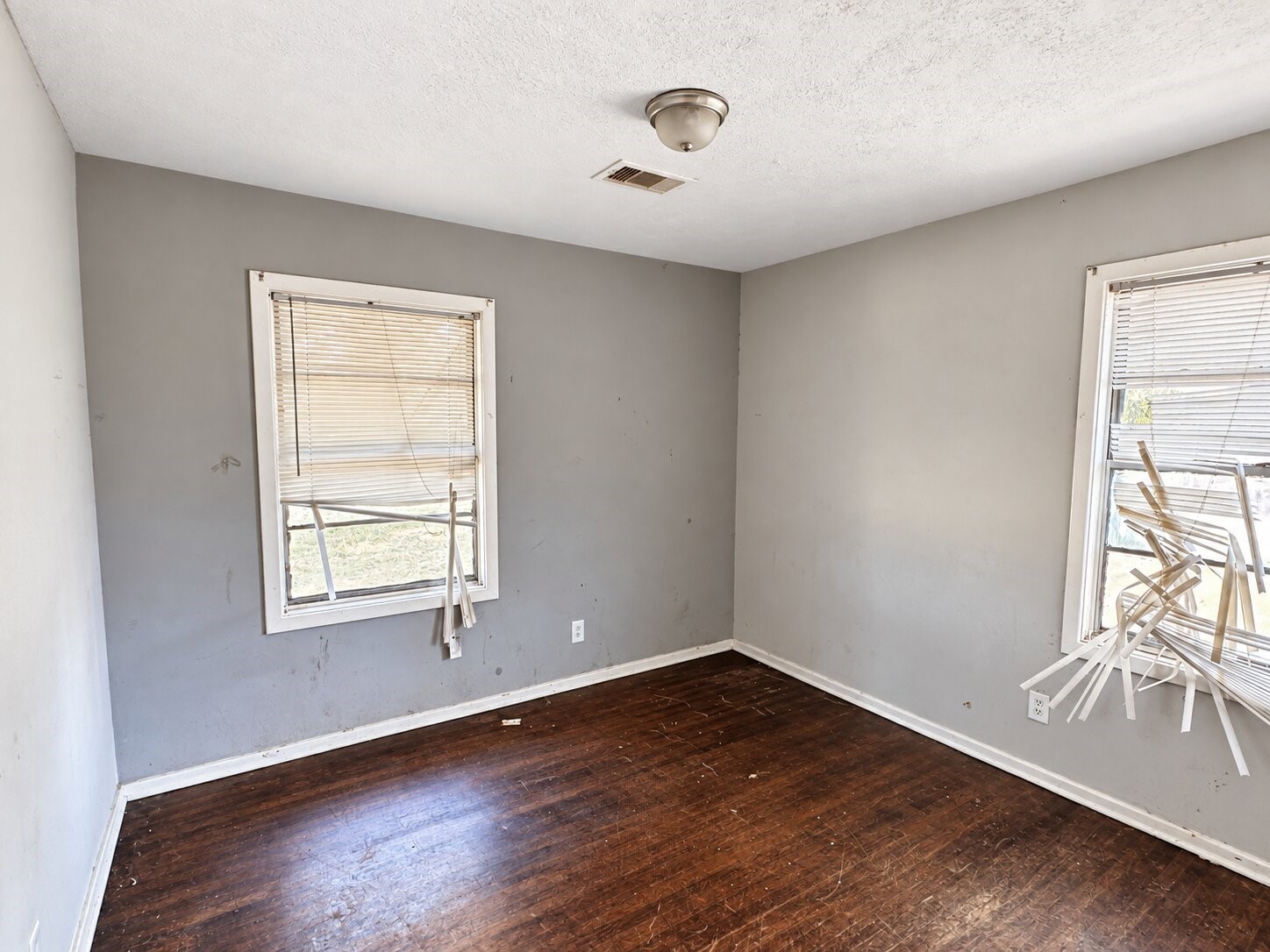 208 S Sparrow Way Property Photo 8