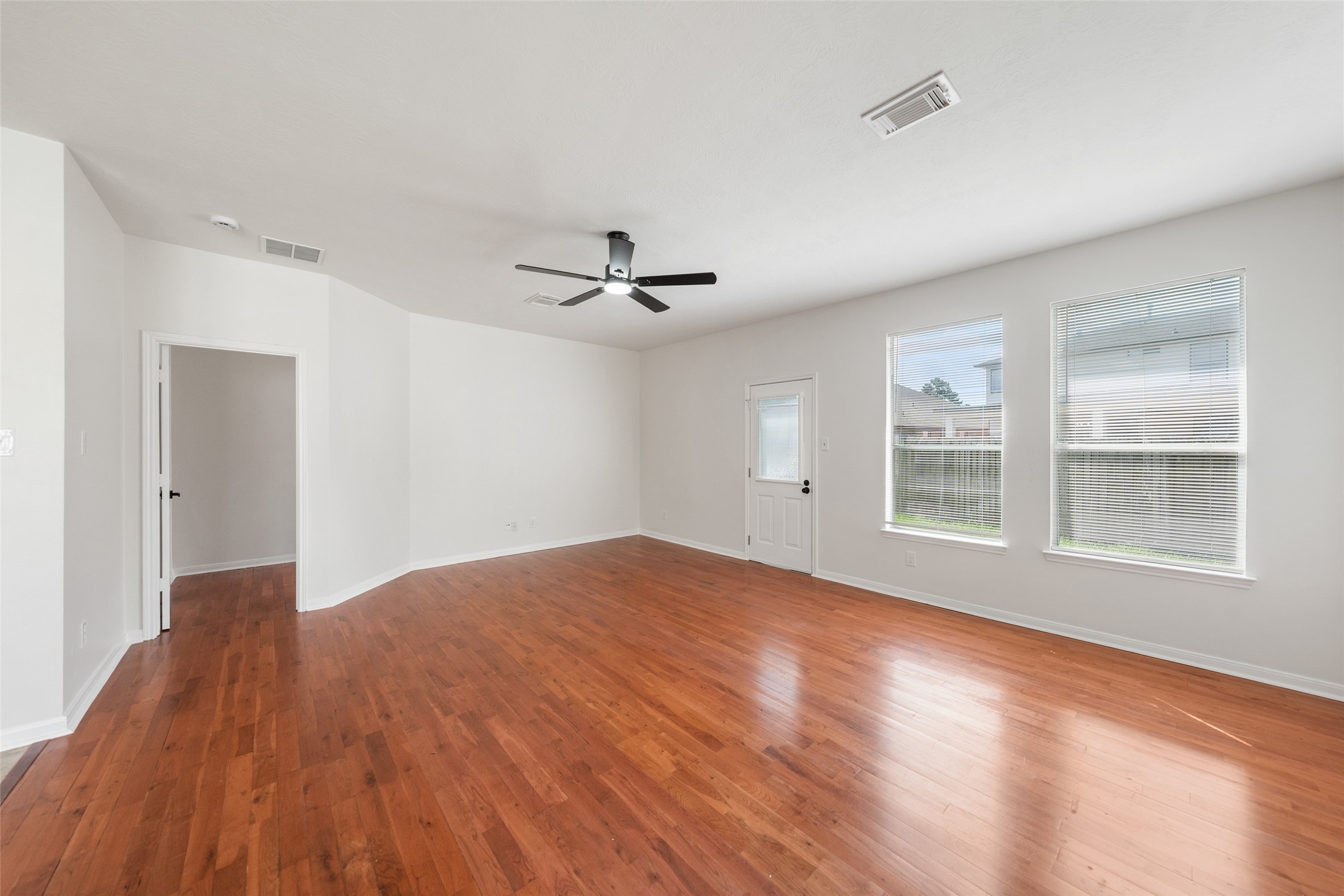923 Shirefield Lane Property Photo 14
