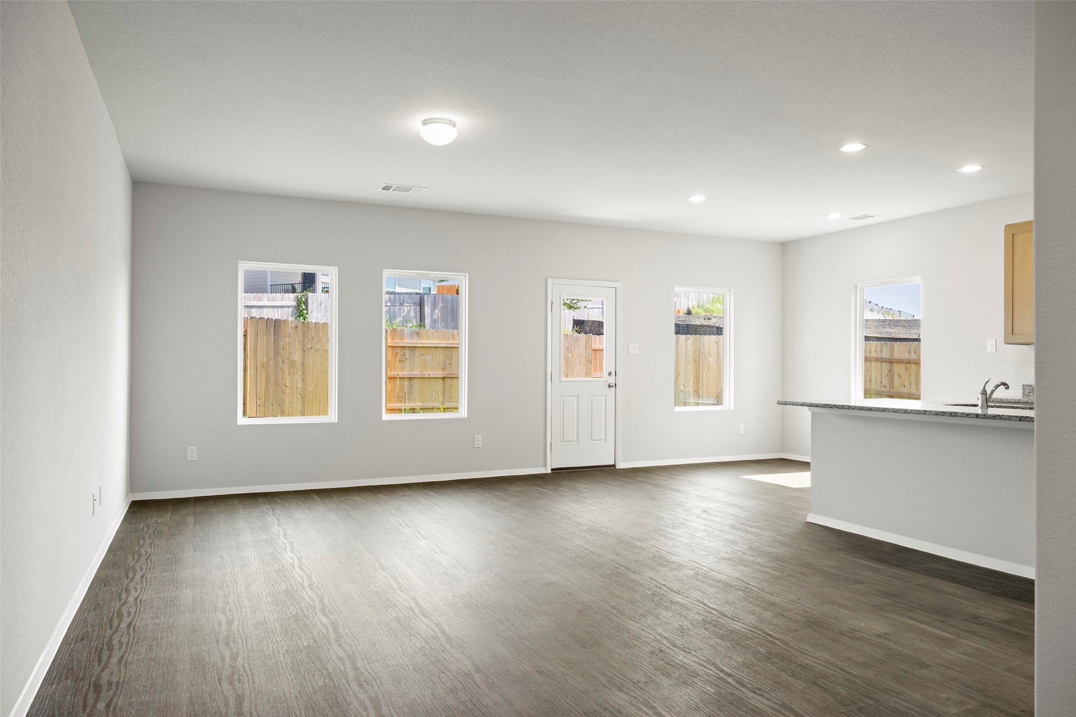 21516 Holbrook Drive Property Photo 10