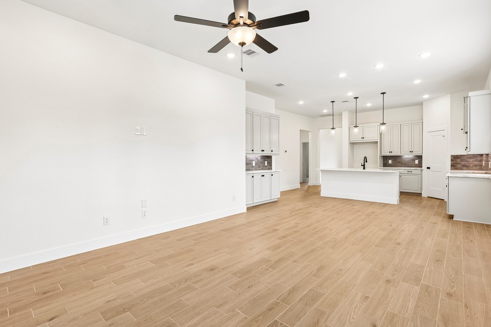 15715 Azure Petal Lane Property Photo 8