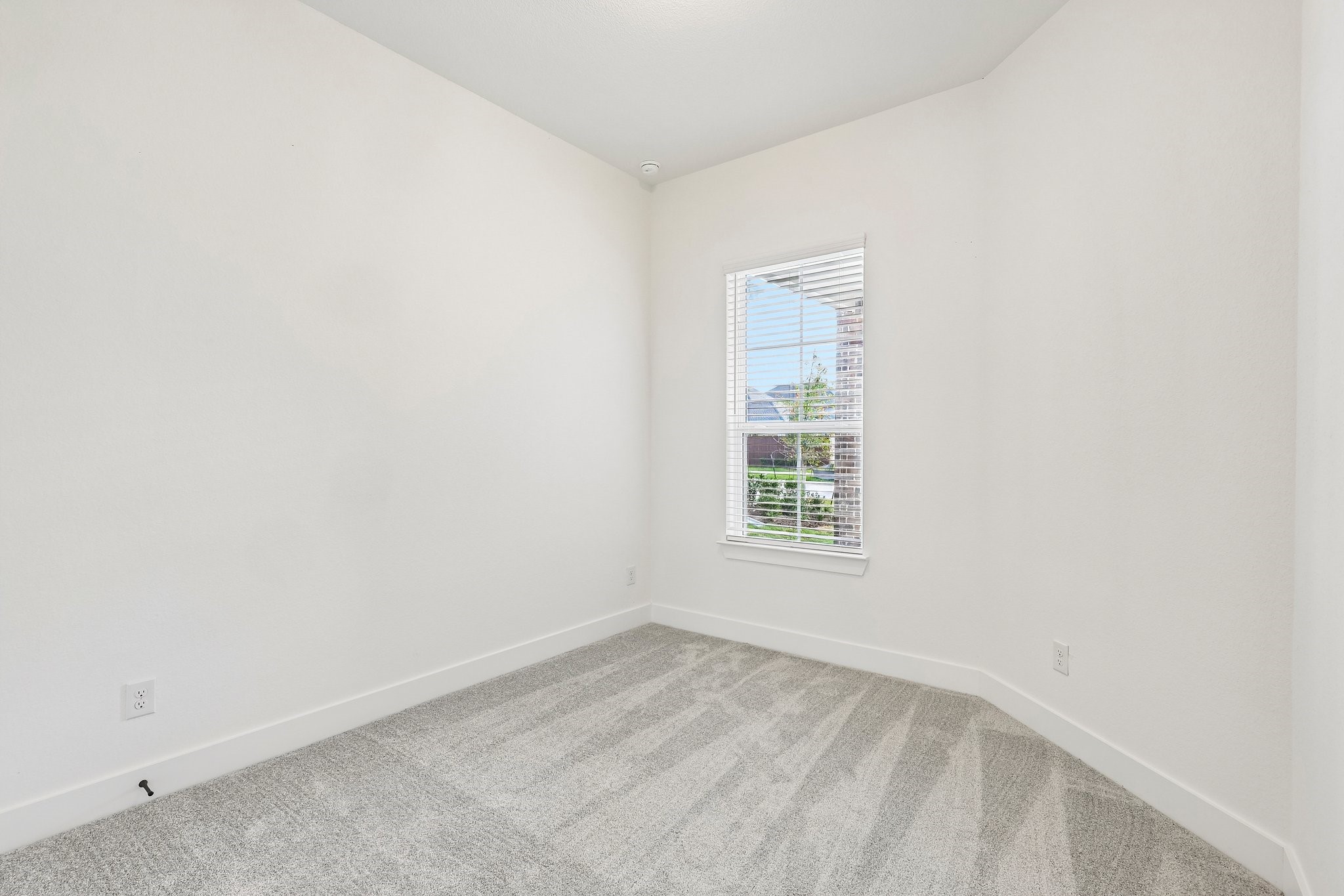 15715 Azure Petal Lane Property Photo 18