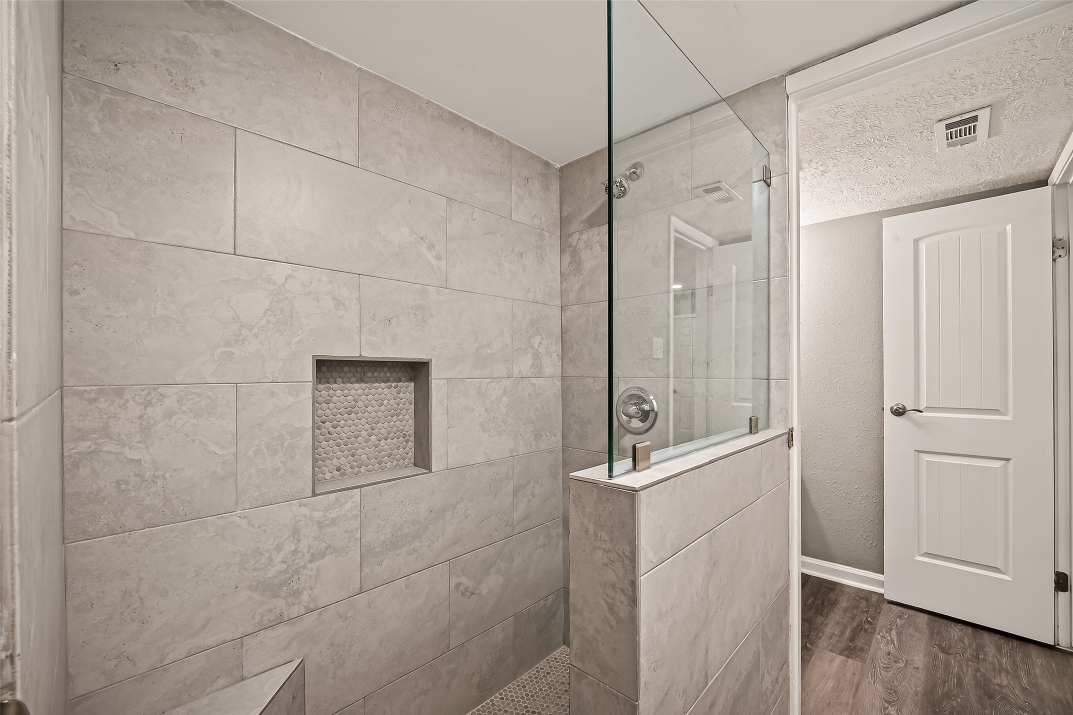 7600 Emmett F Lowry Expressway 313 Property Photo 14