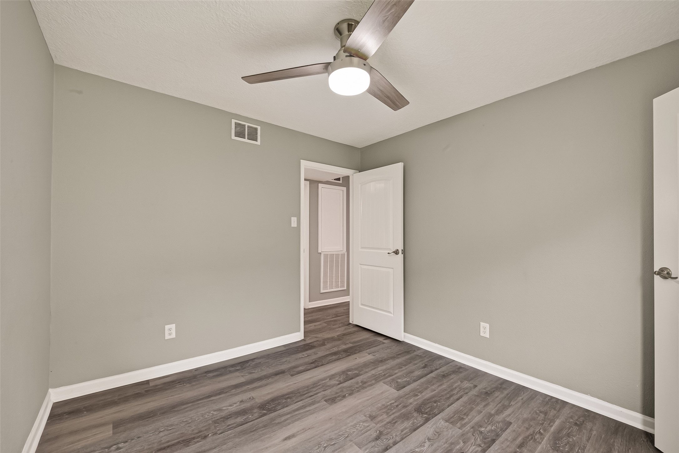 7600 Emmett F Lowry Expressway 313 Property Photo 19