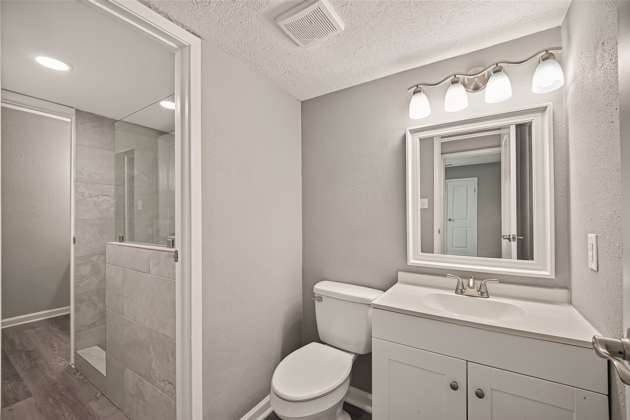 7600 Emmett F Lowry Expressway 313 Property Photo 20