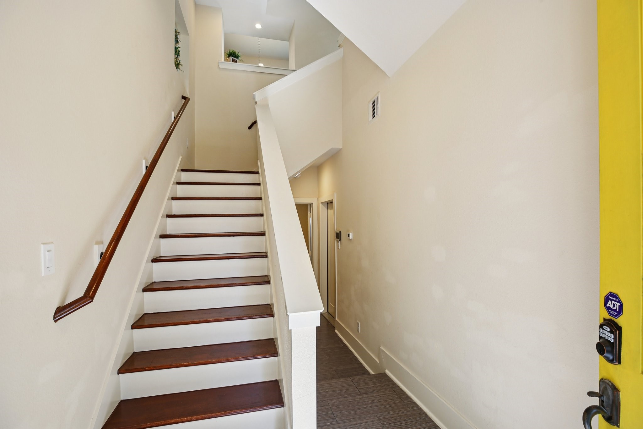 209 Burr Street C Property Photo 4