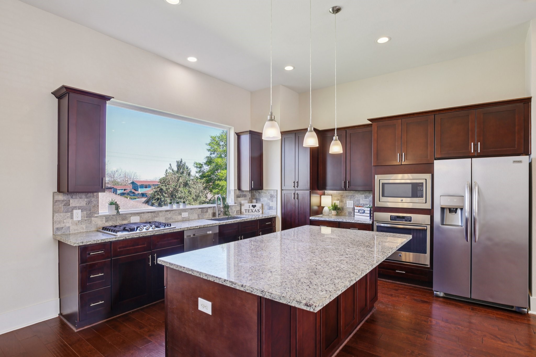 209 Burr Street C Property Photo 12
