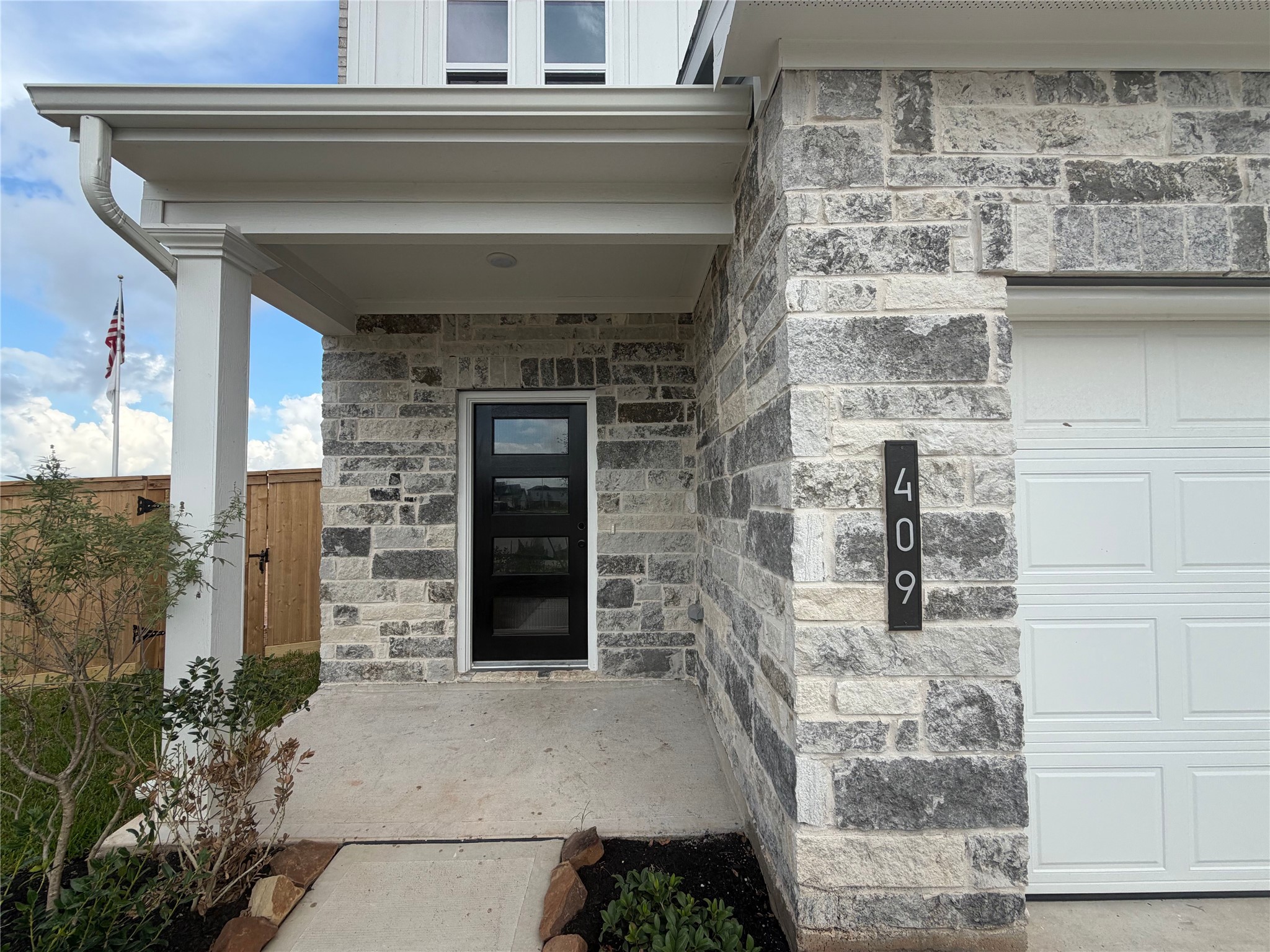 409 Stone Placa Trail Property Photo 2