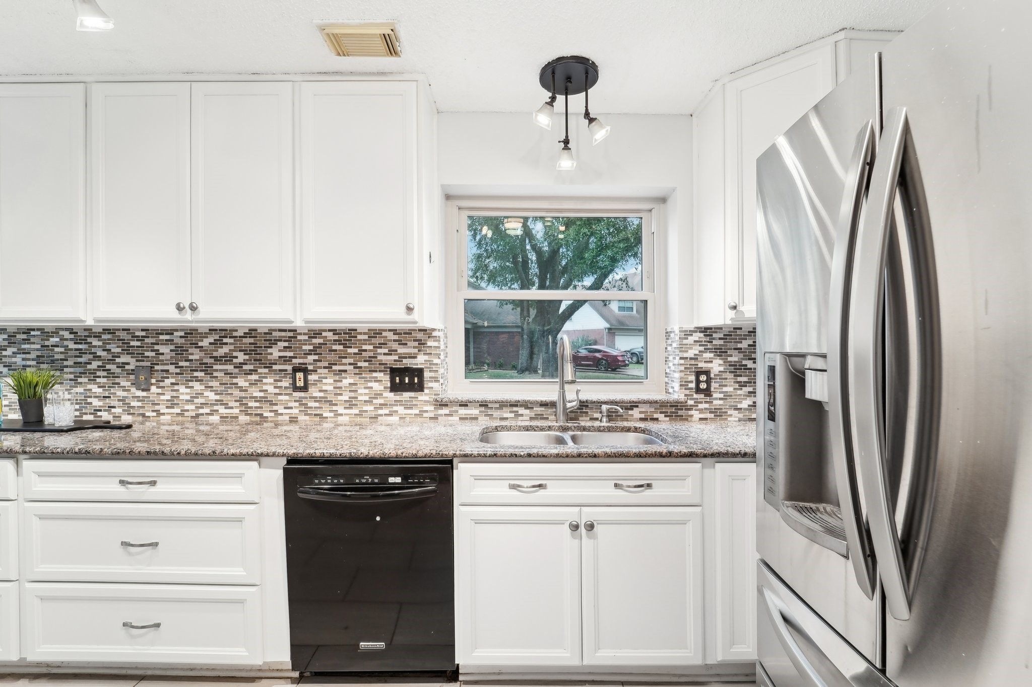 3906 Fernwood Drive Property Photo 11