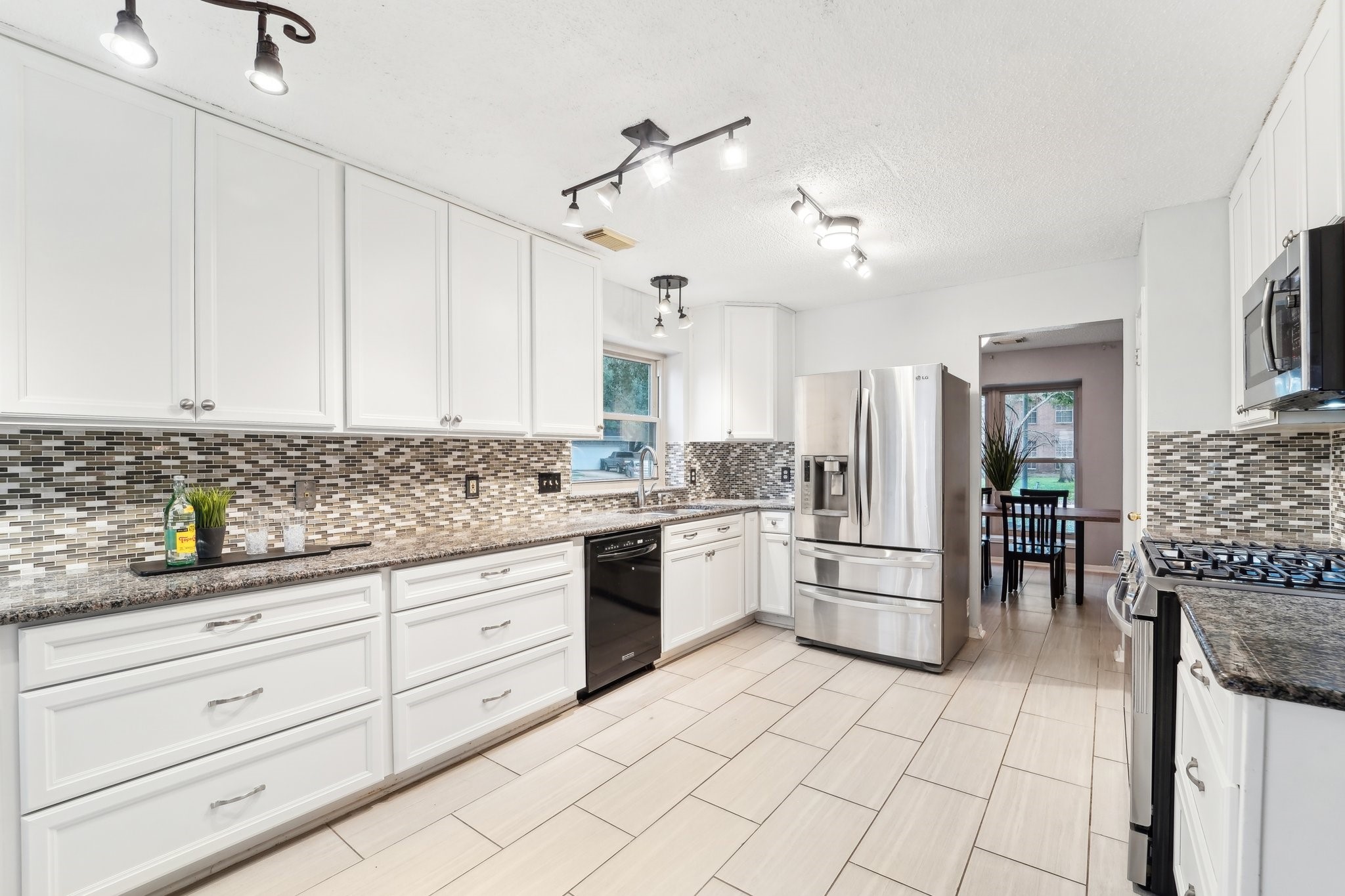 3906 Fernwood Drive Property Photo 12