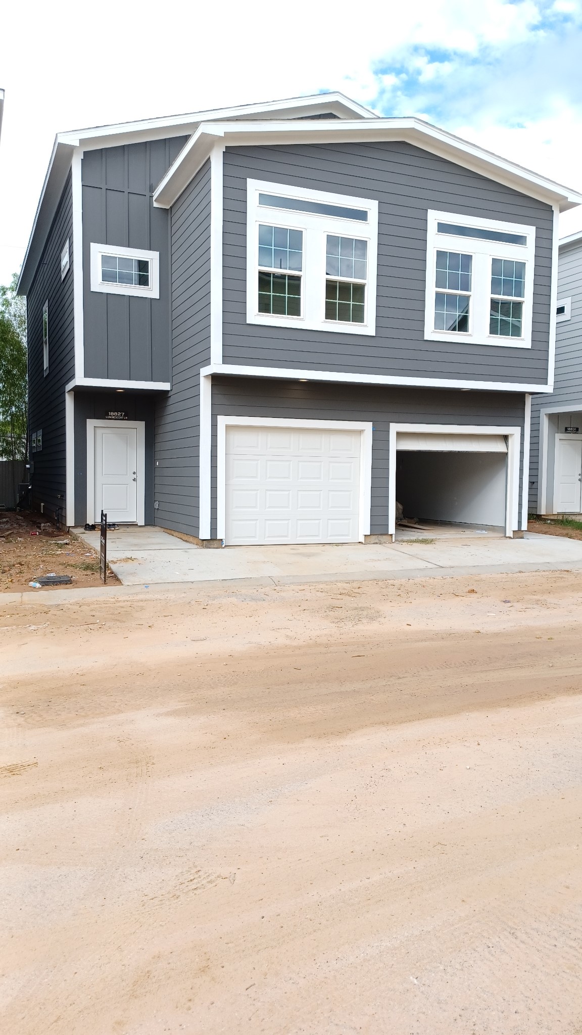 18827 Luminescent Lane Property Photo 3