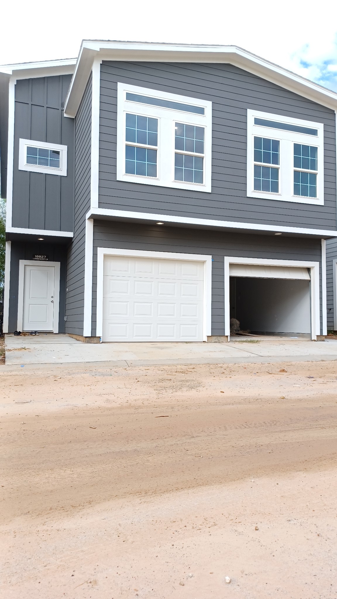 18827 Luminescent Lane Property Photo 4