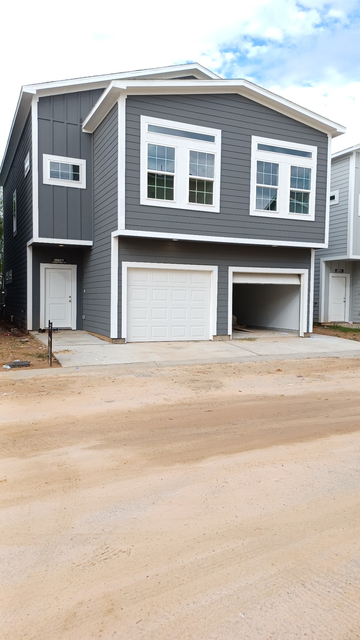 18827 Luminescent Lane Property Photo 5