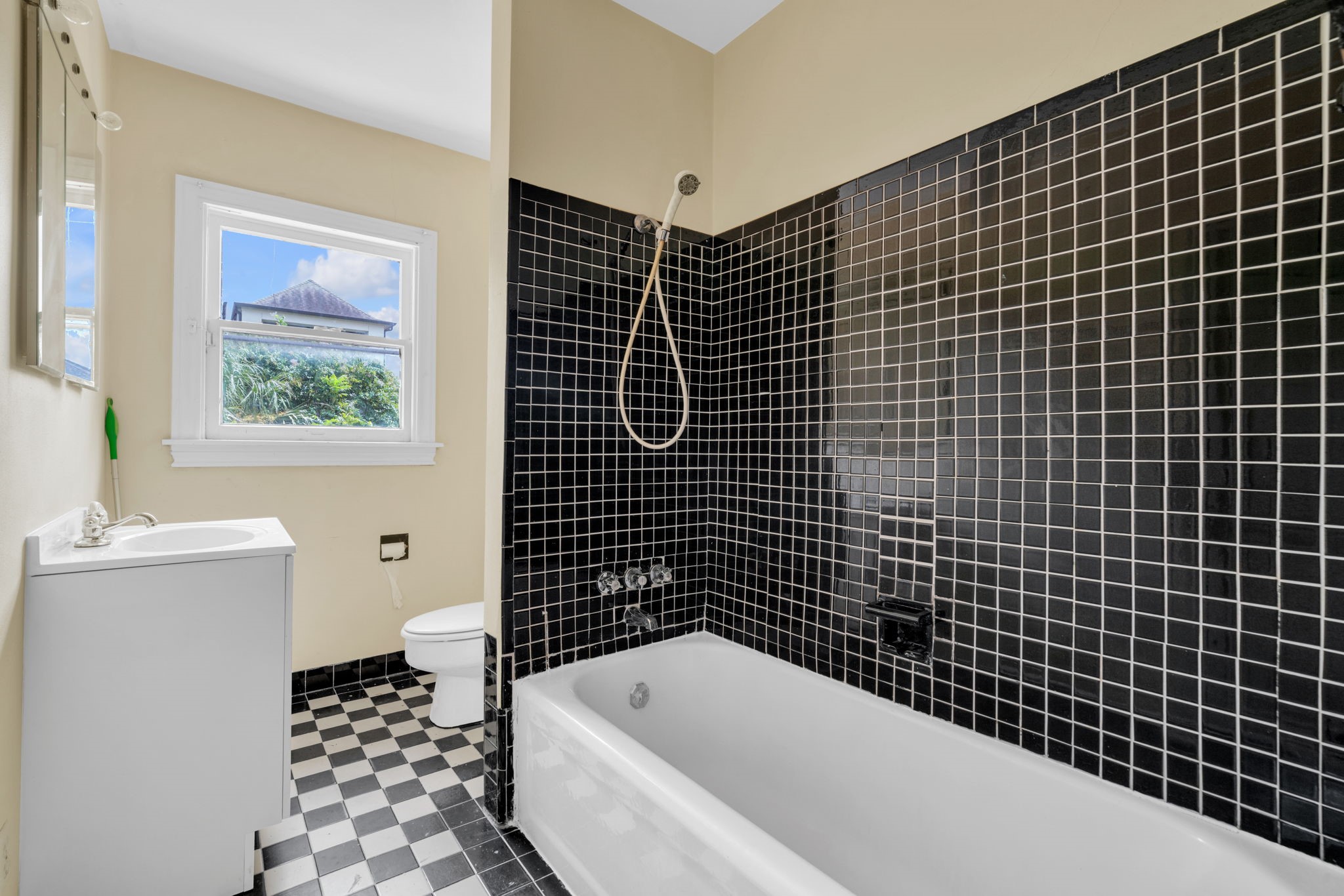 1939 Richmond Avenue 2 Property Photo 10