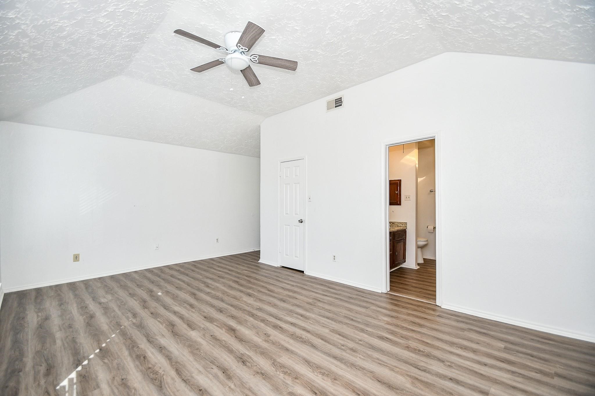 12311 Grove Meadow Drive Property Photo 17