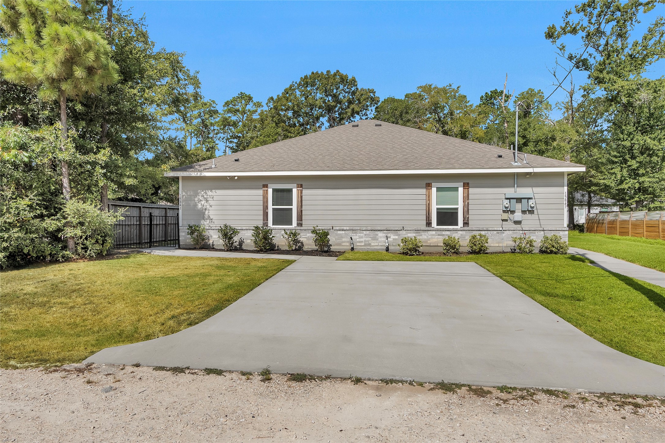 15841 Beechnut Dr Property Photo 1