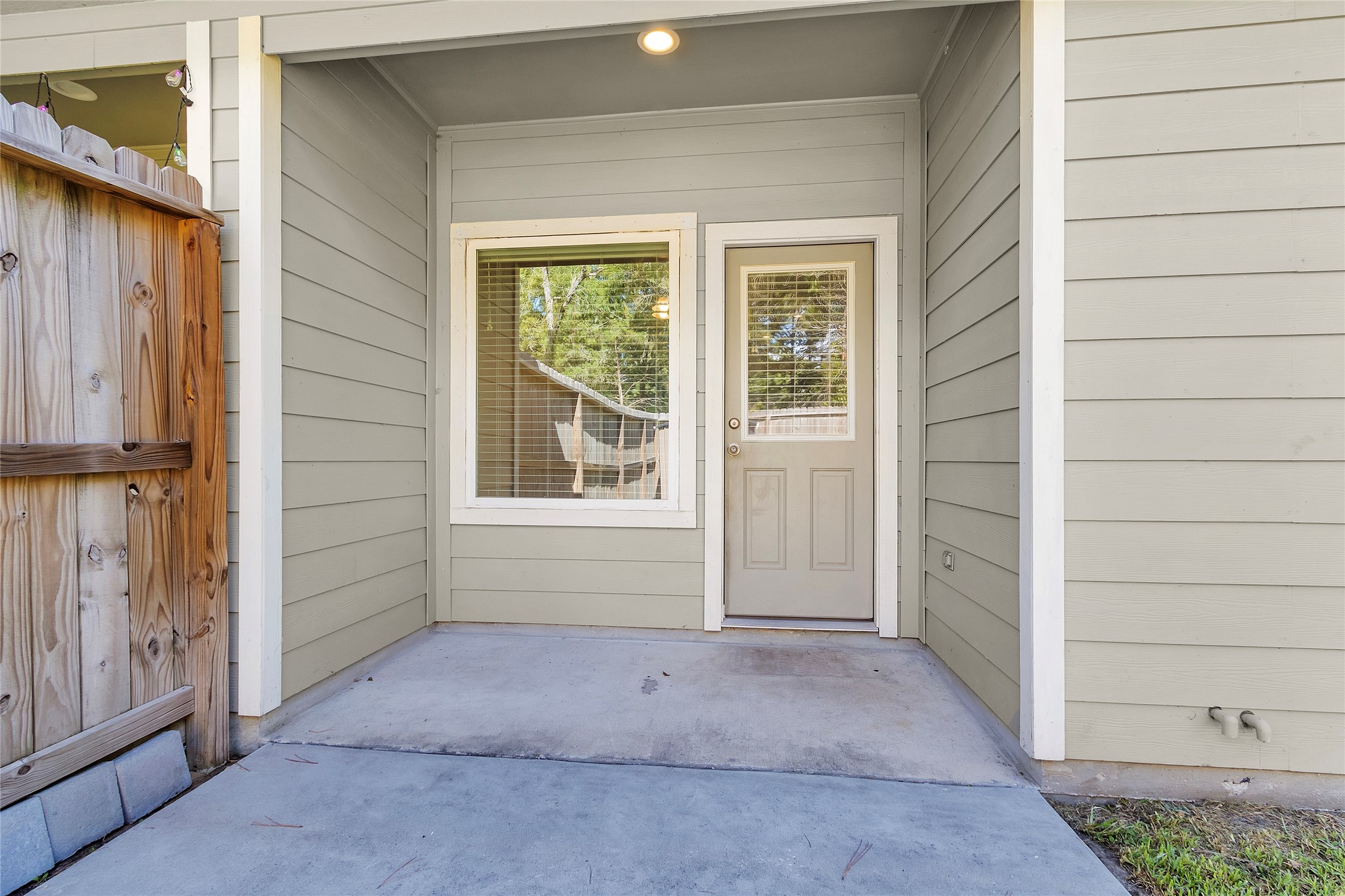15841 Beechnut Dr Property Photo 2