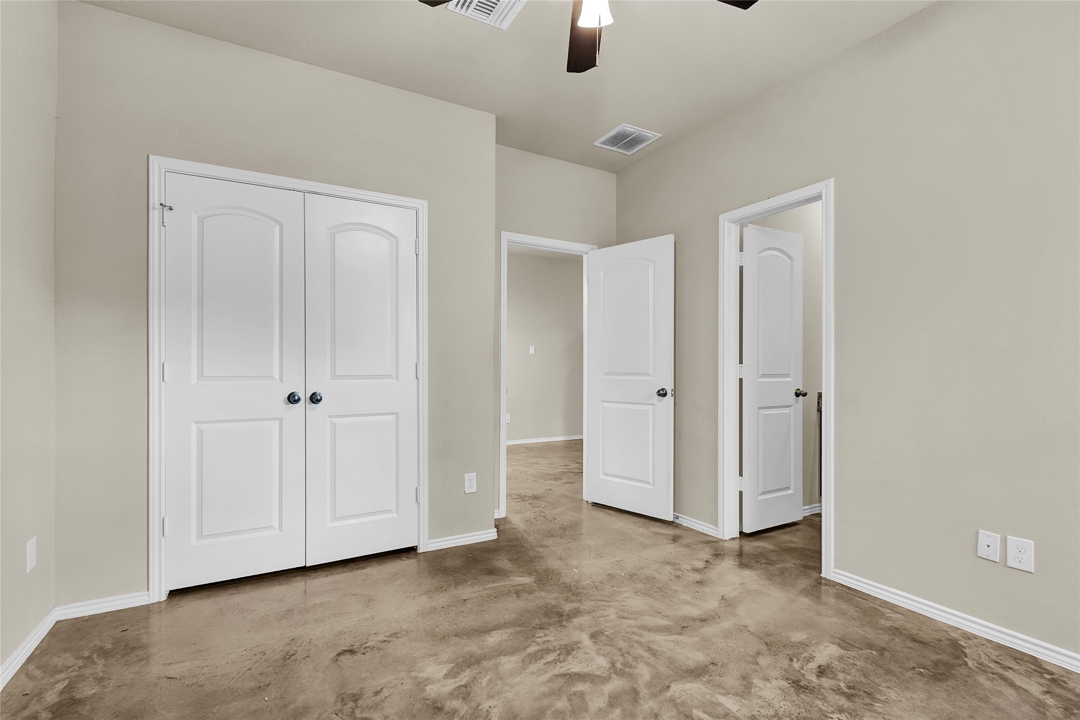 15841 Beechnut Dr Property Photo 3