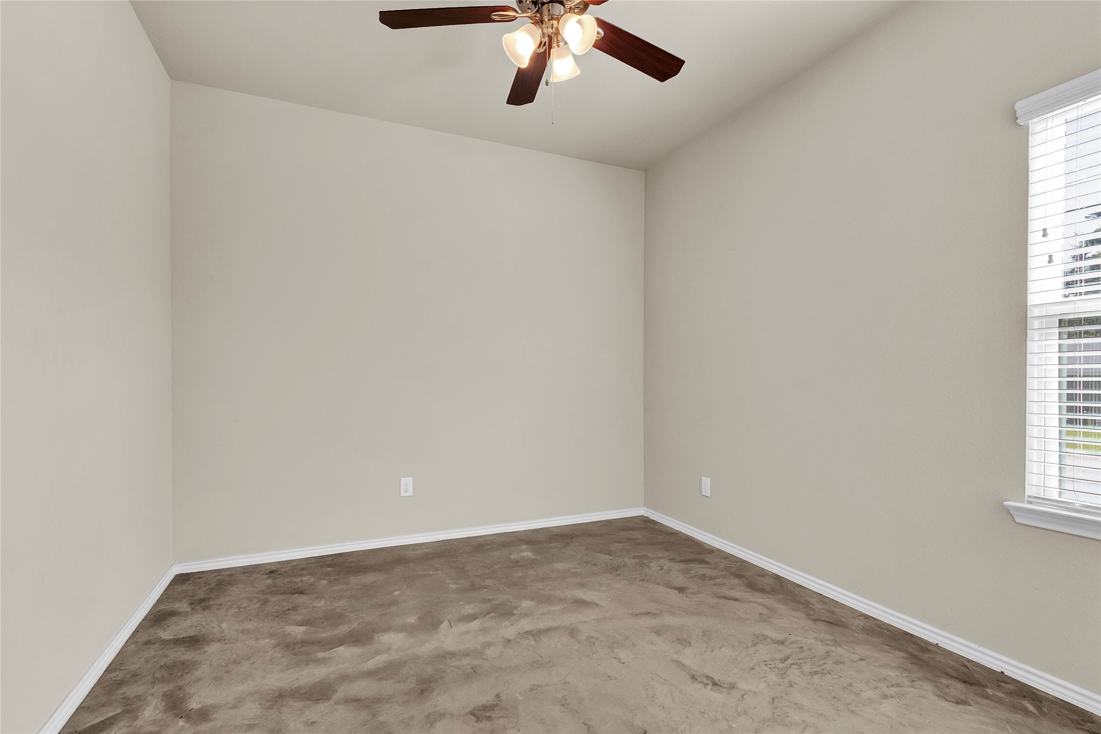 15841 Beechnut Dr Property Photo 4