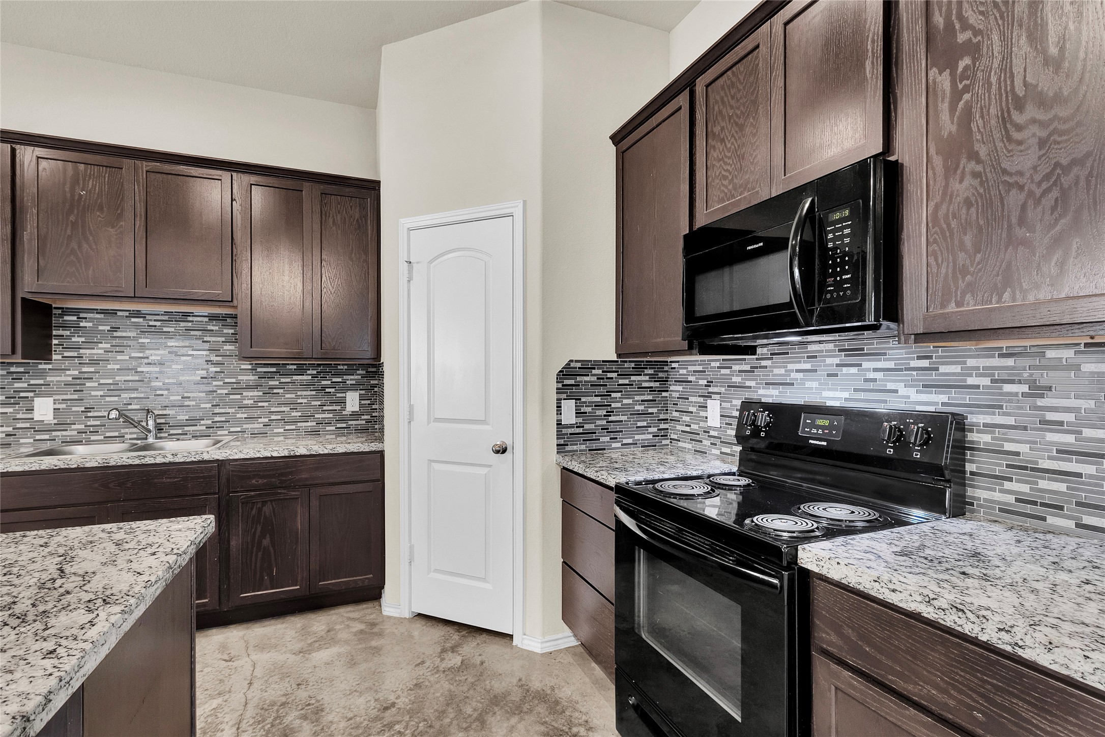 15841 Beechnut Dr Property Photo 14