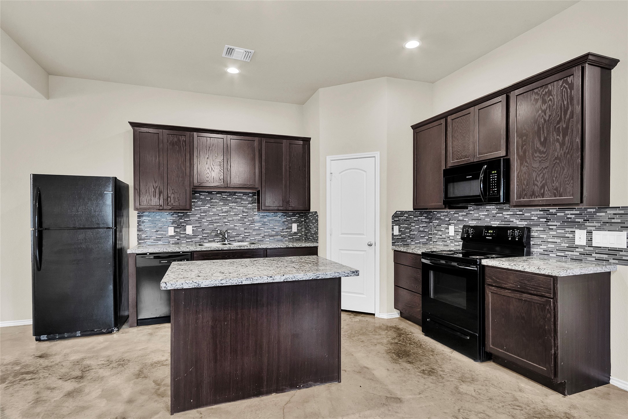 15841 Beechnut Dr Property Photo 16