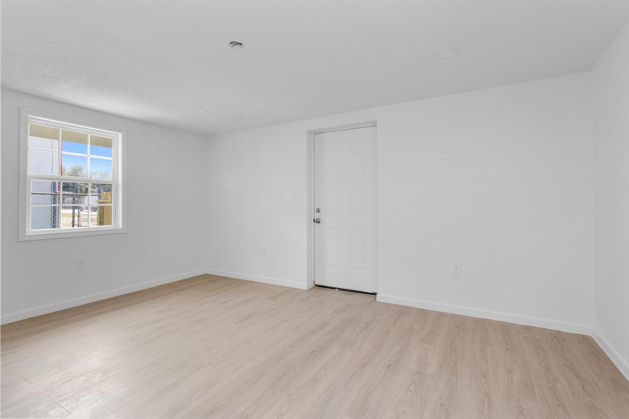 16016 Green Manor Unit B Drive B Property Photo 4