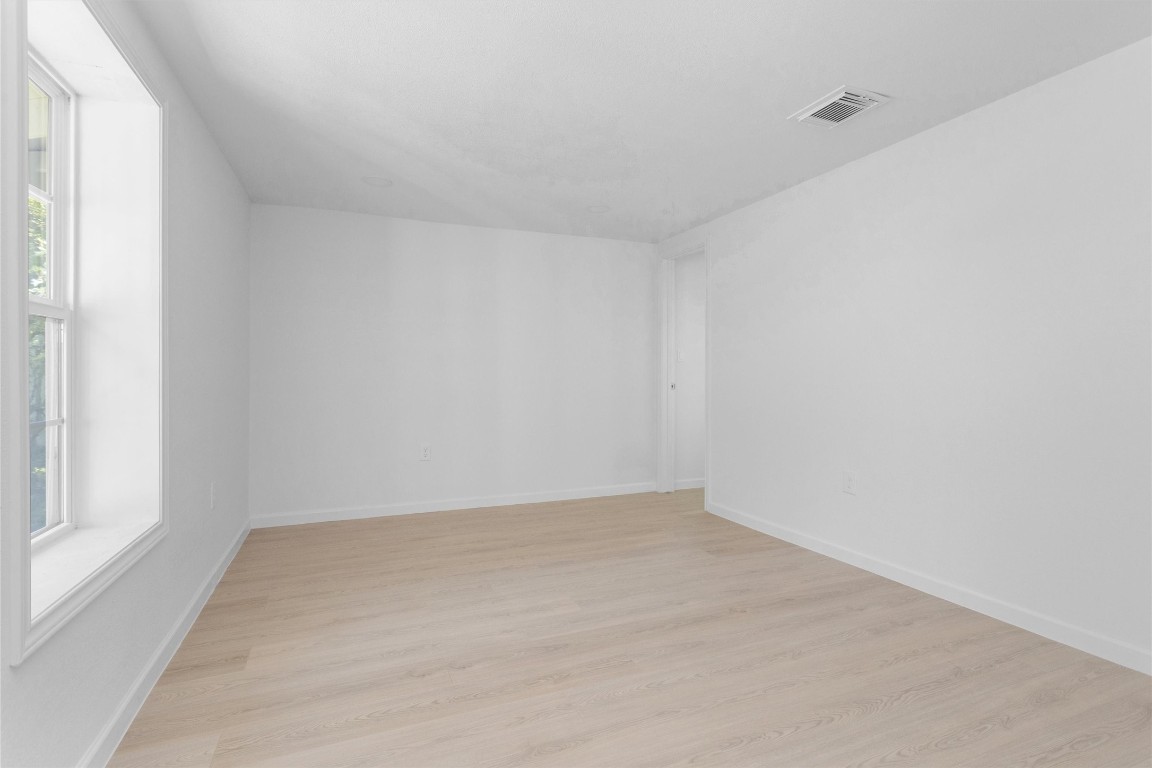 16016 Green Manor Unit B Drive B Property Photo 8