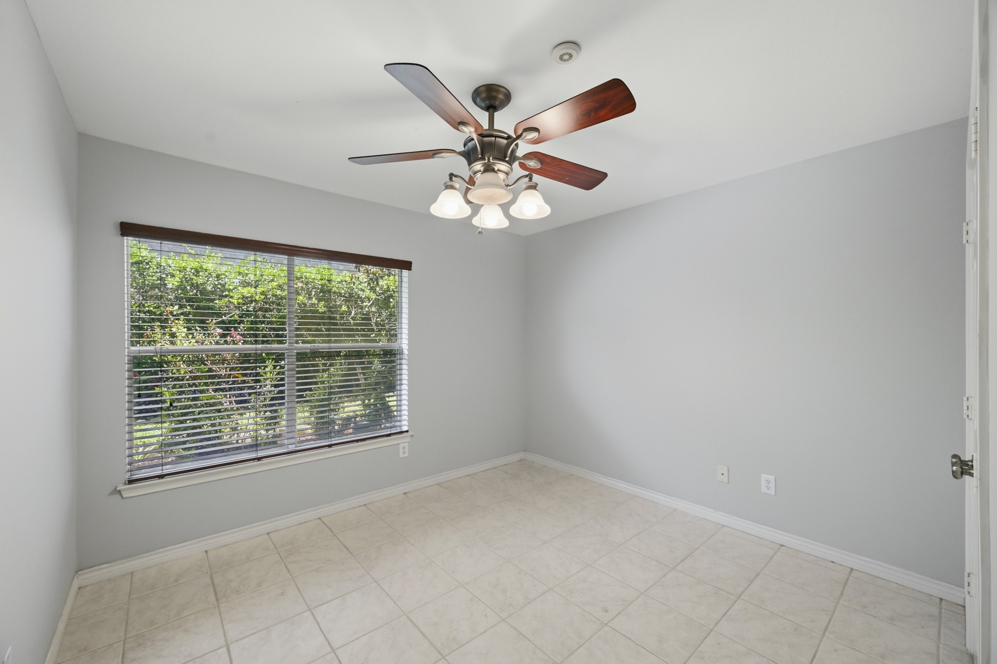 2913 Crawford Street Property Photo 5