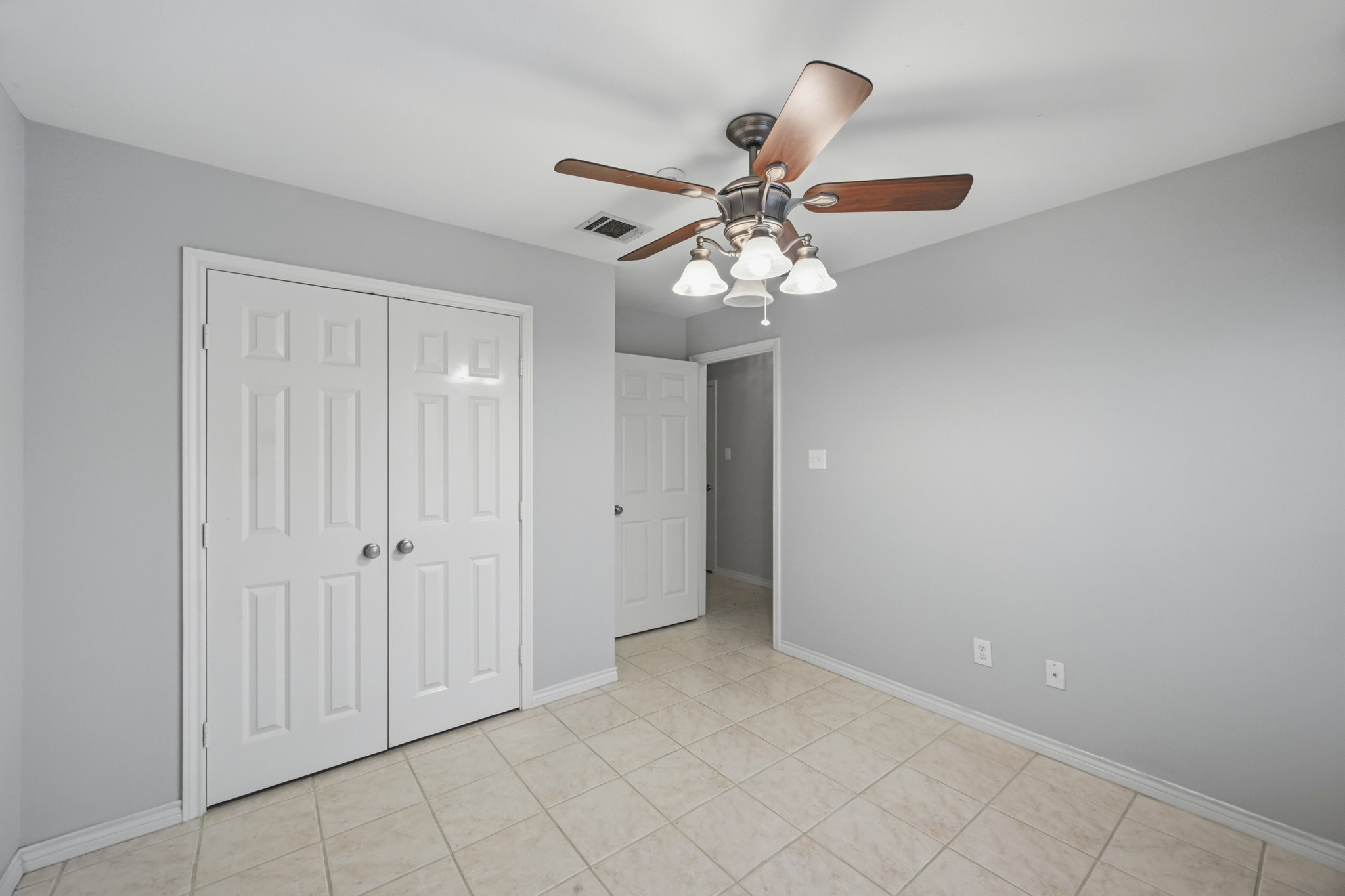 2913 Crawford Street Property Photo 6
