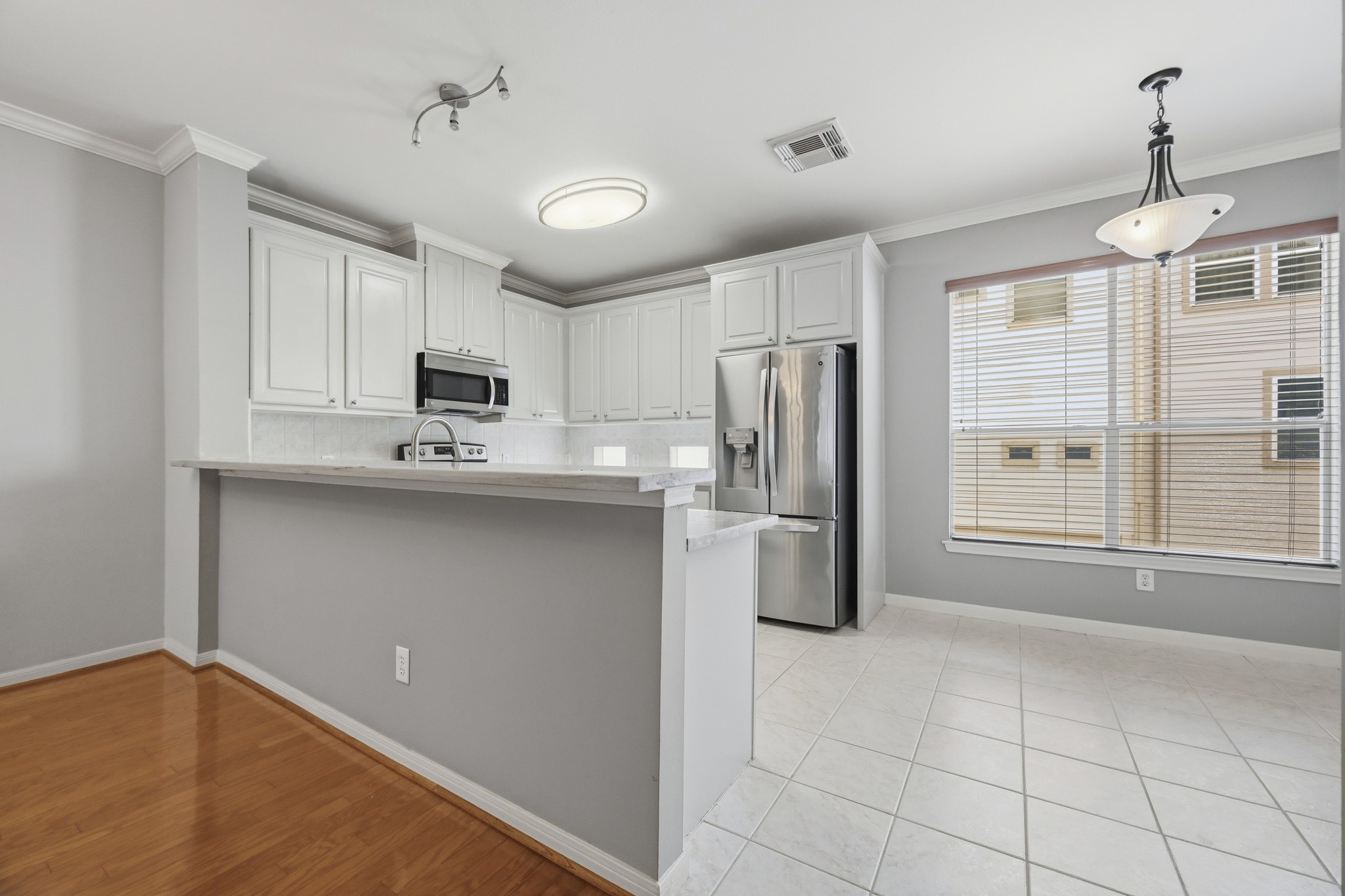 2913 Crawford Street Property Photo 11