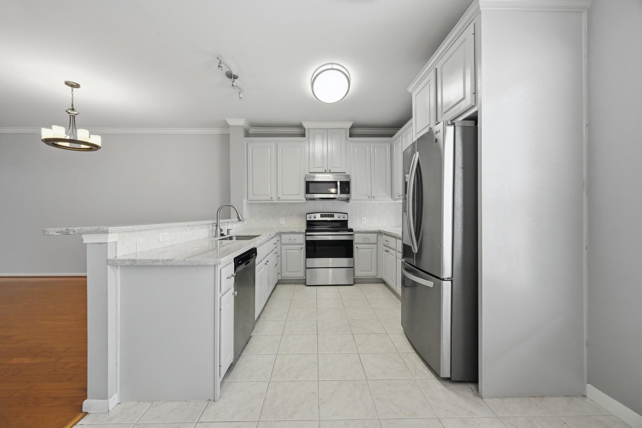 2913 Crawford Street Property Photo 12