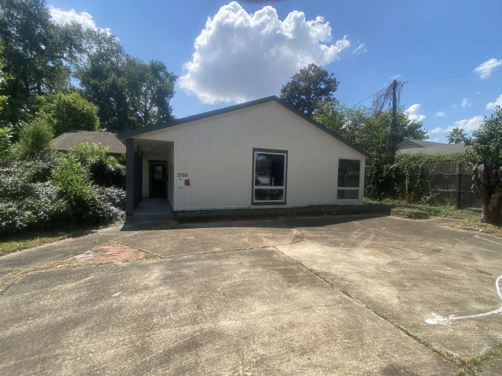 3755 Long Avenue Property Photo 1