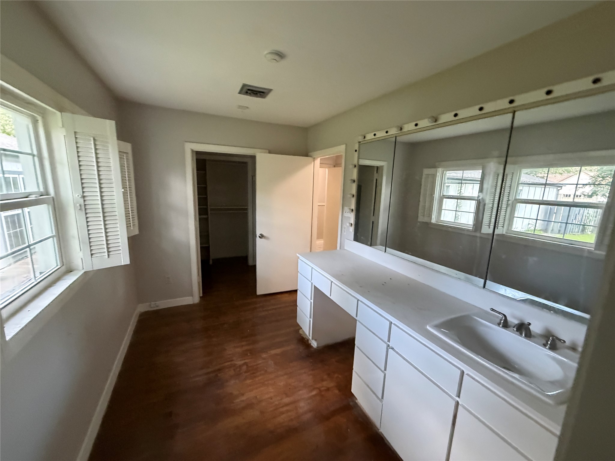 3755 Long Avenue Property Photo 8