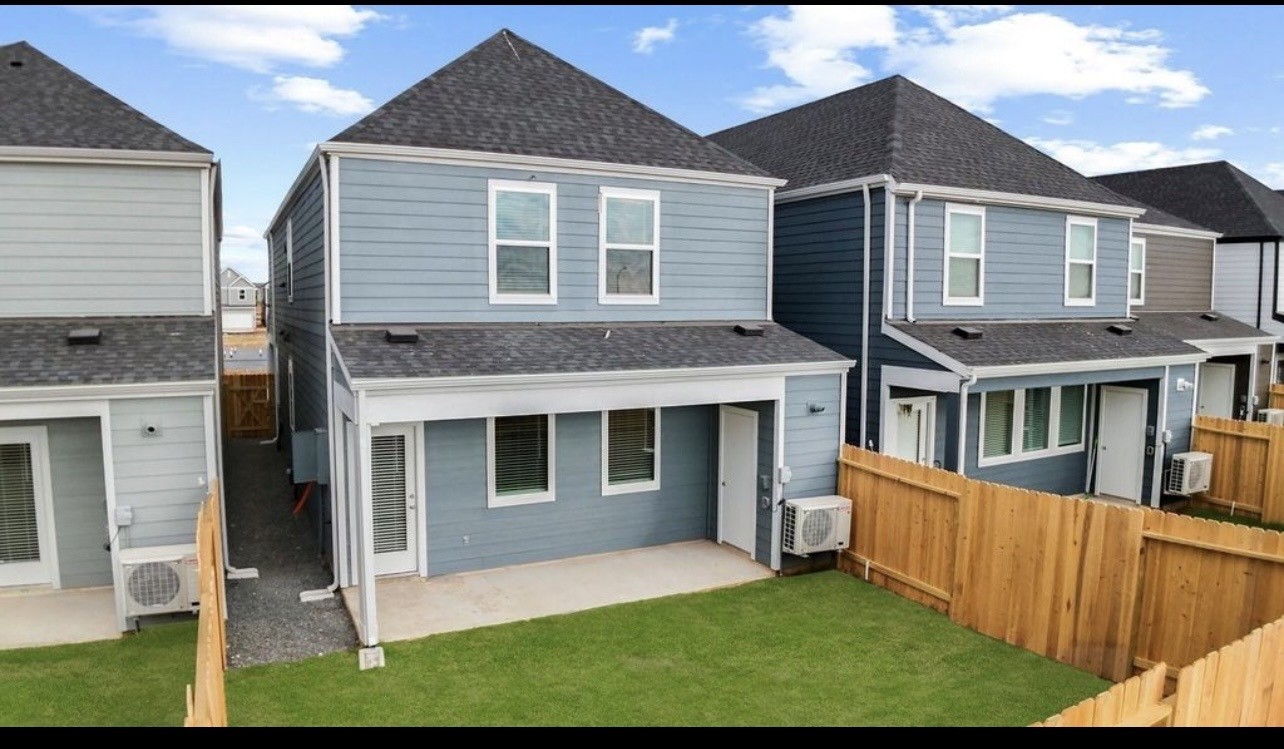 3523 Goldfinch Woods Drive Property Photo 11
