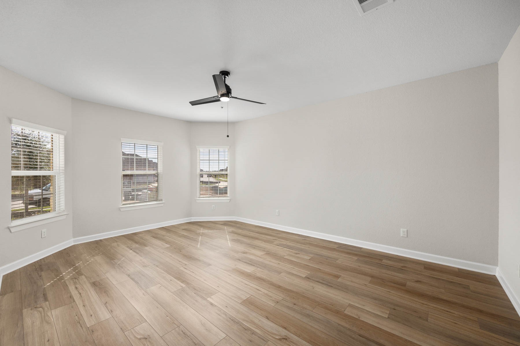 3004 Seaside Cove Court Property Photo 10