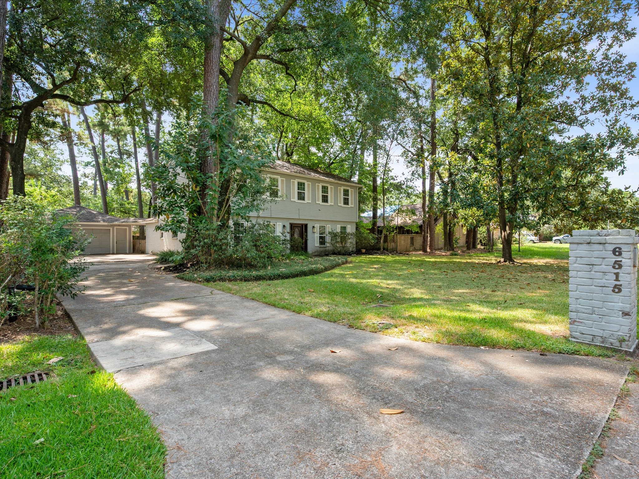6515 Apple Valley Lane Property Photo 4